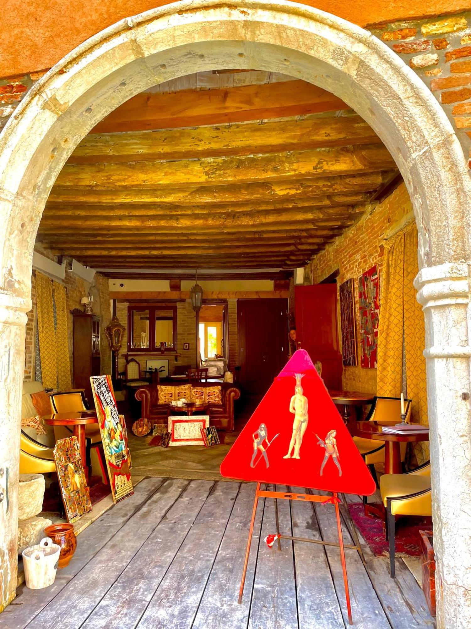 Console Venice