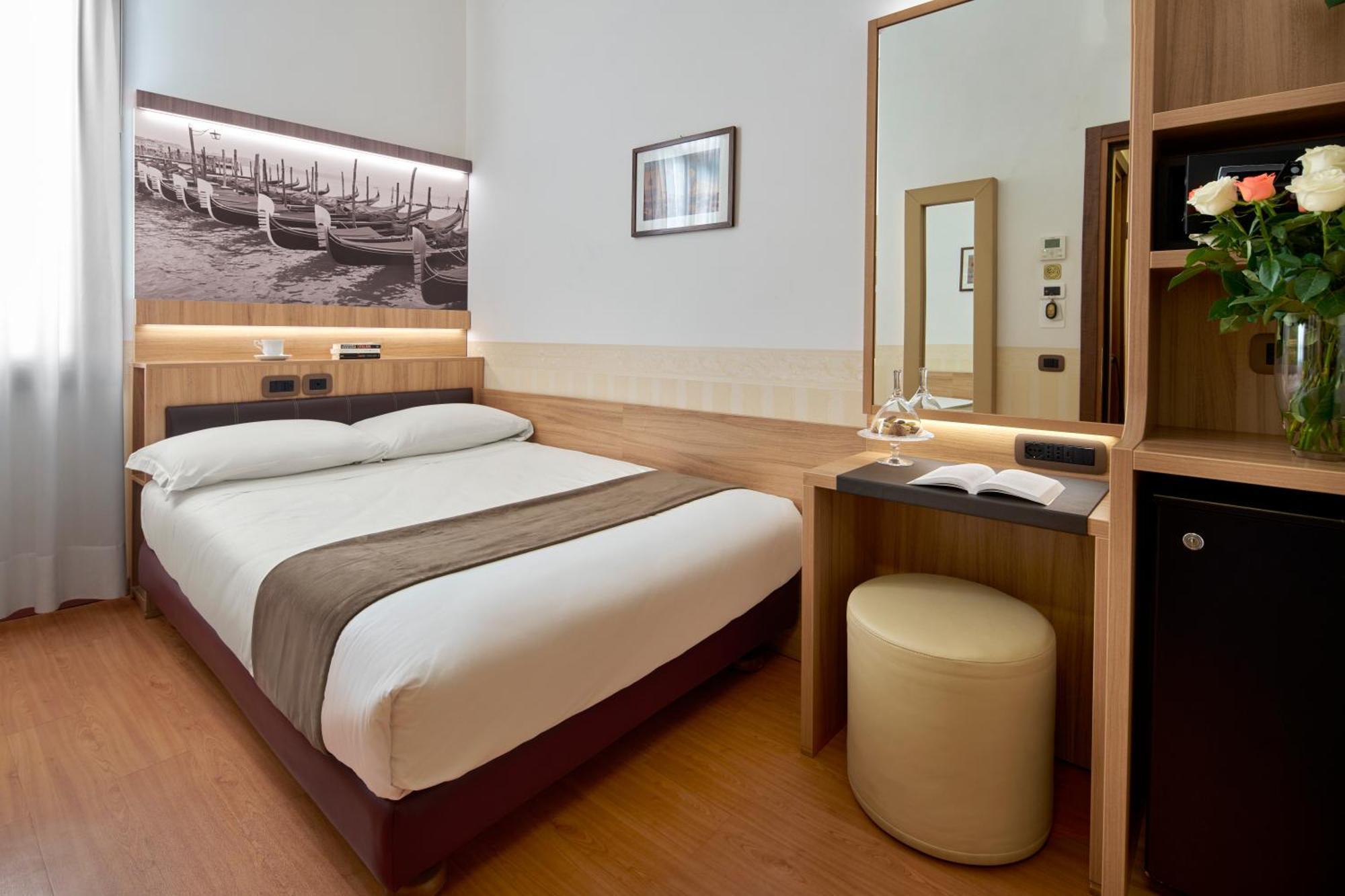 Hotel Unahotels Ala Venezia-adults 16