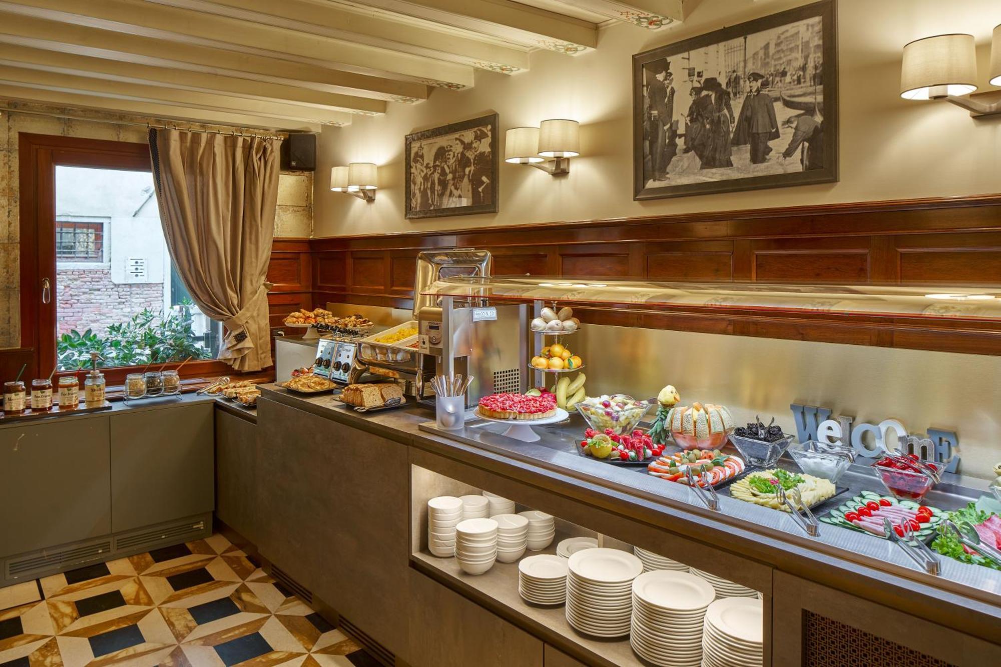 Unahotels Ala Venezia-adults 16 Hotel