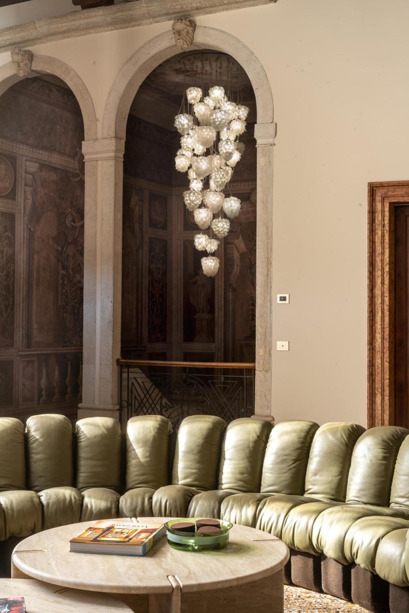 Noble Floor Art R&r * Venice