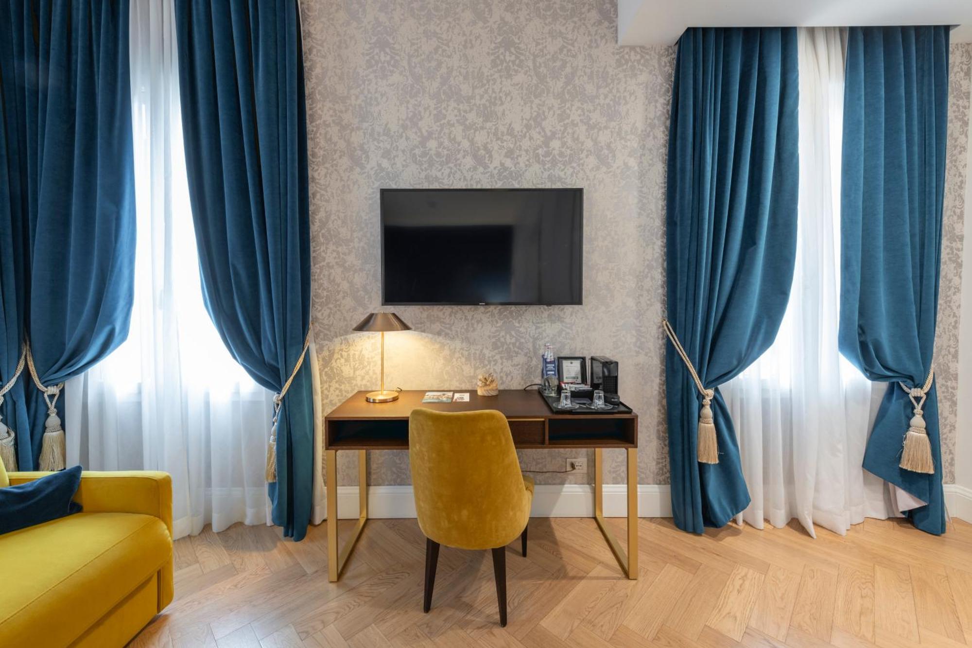 H10 Palazzo Canova Hotel 4*