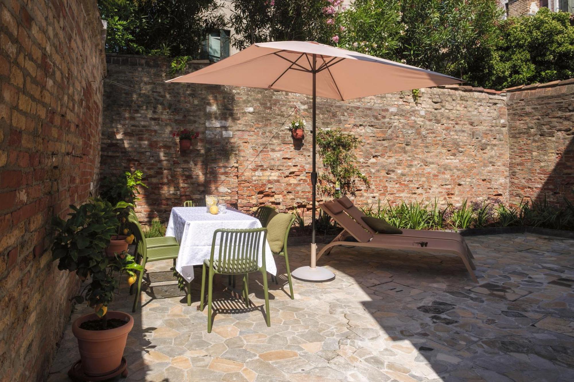 Guest house Giselda Courtyard Retreat