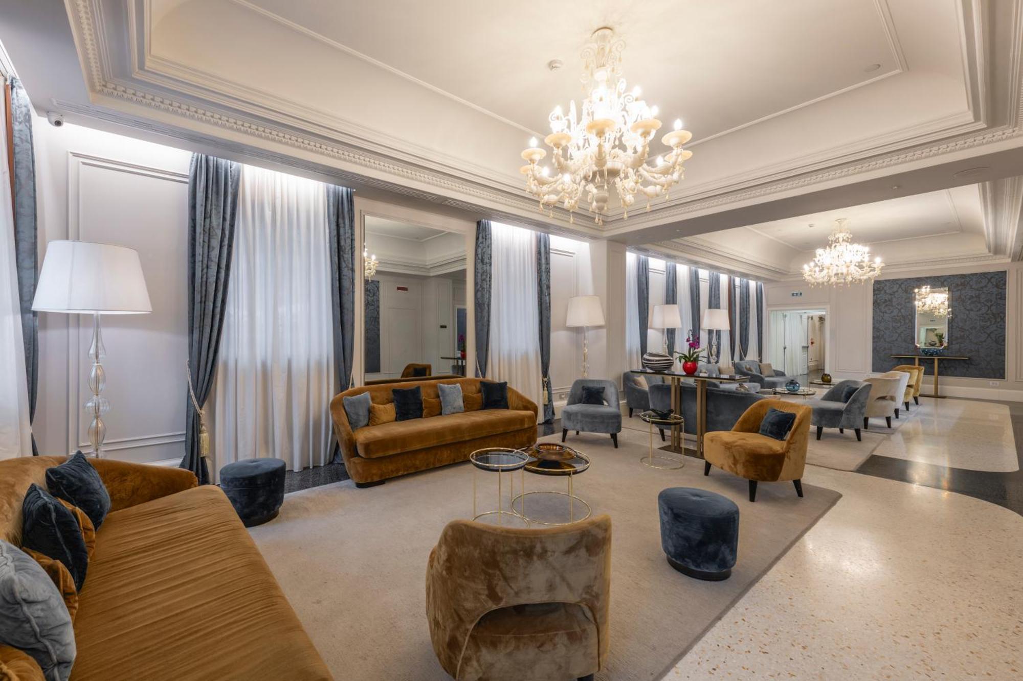 H10 Palazzo Canova Hotel 4*