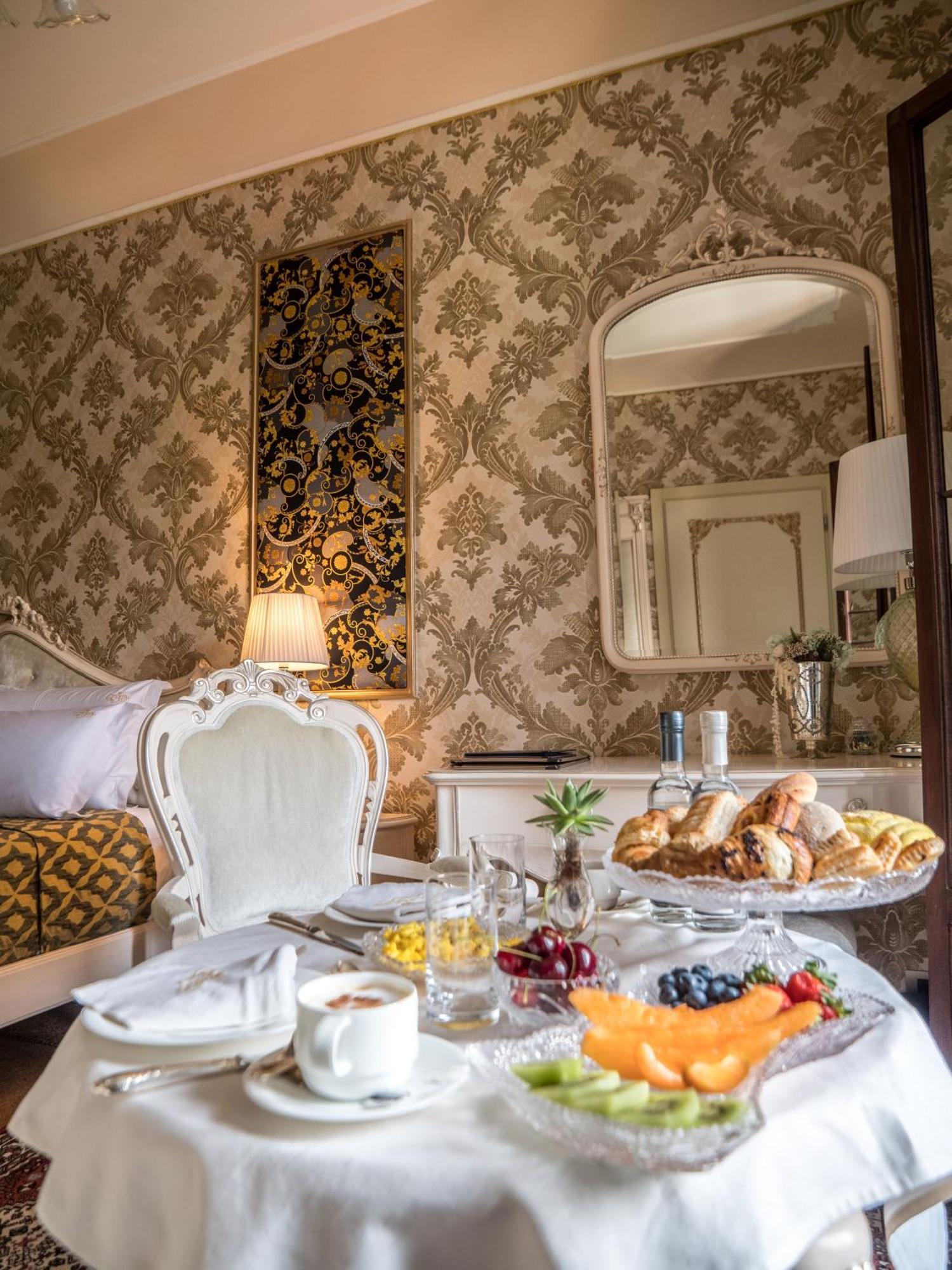 Ego' Boutique - The Silk Road Venice