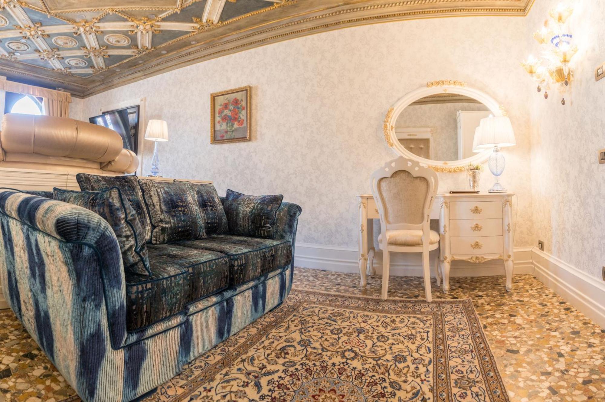 Ego' Boutique - The Silk Road Venice