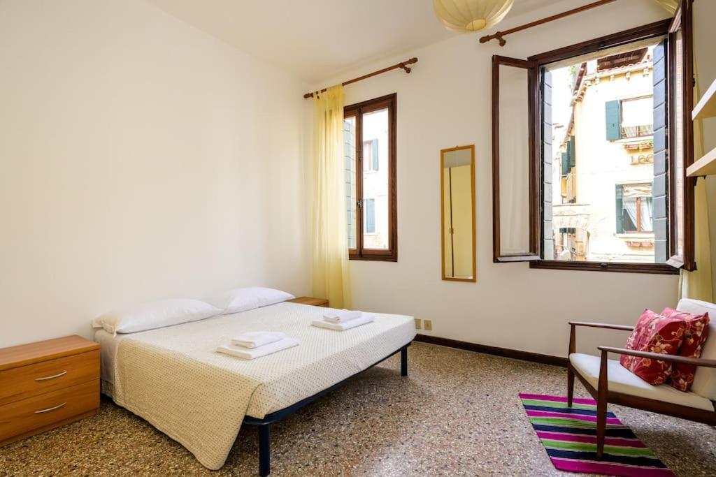 Borgo Canal View Apartment Venice