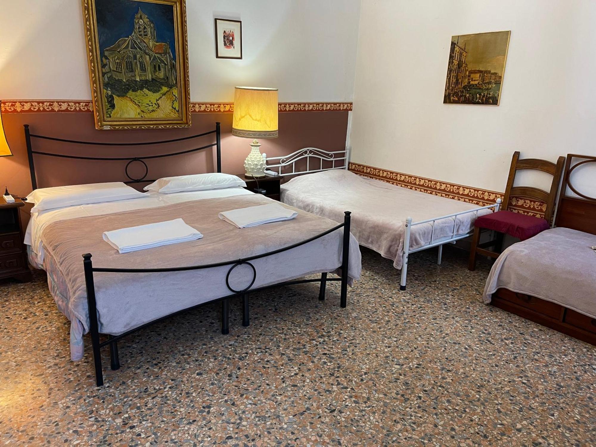Fortuny Guest house *