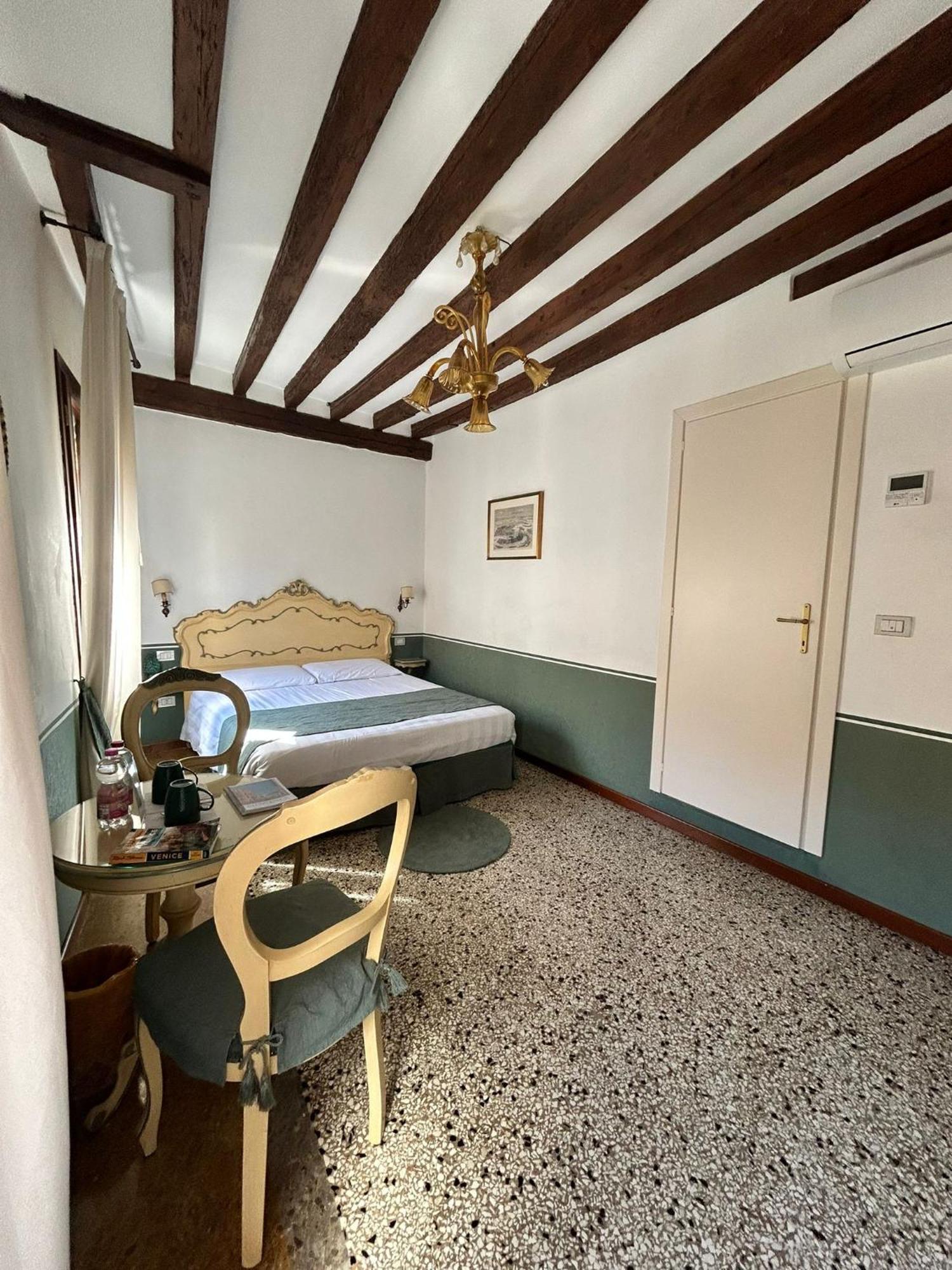 Ca' San Trovaso - 6 Bed & Breakfast