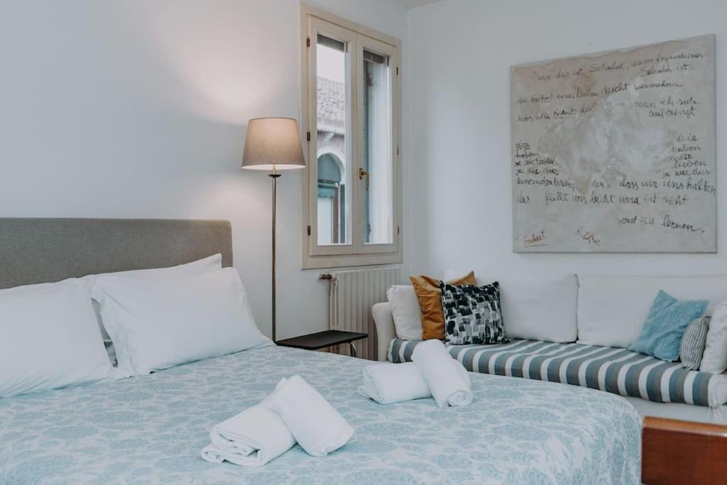 Elegant With Private Terrace In - Frari Church Apartment *