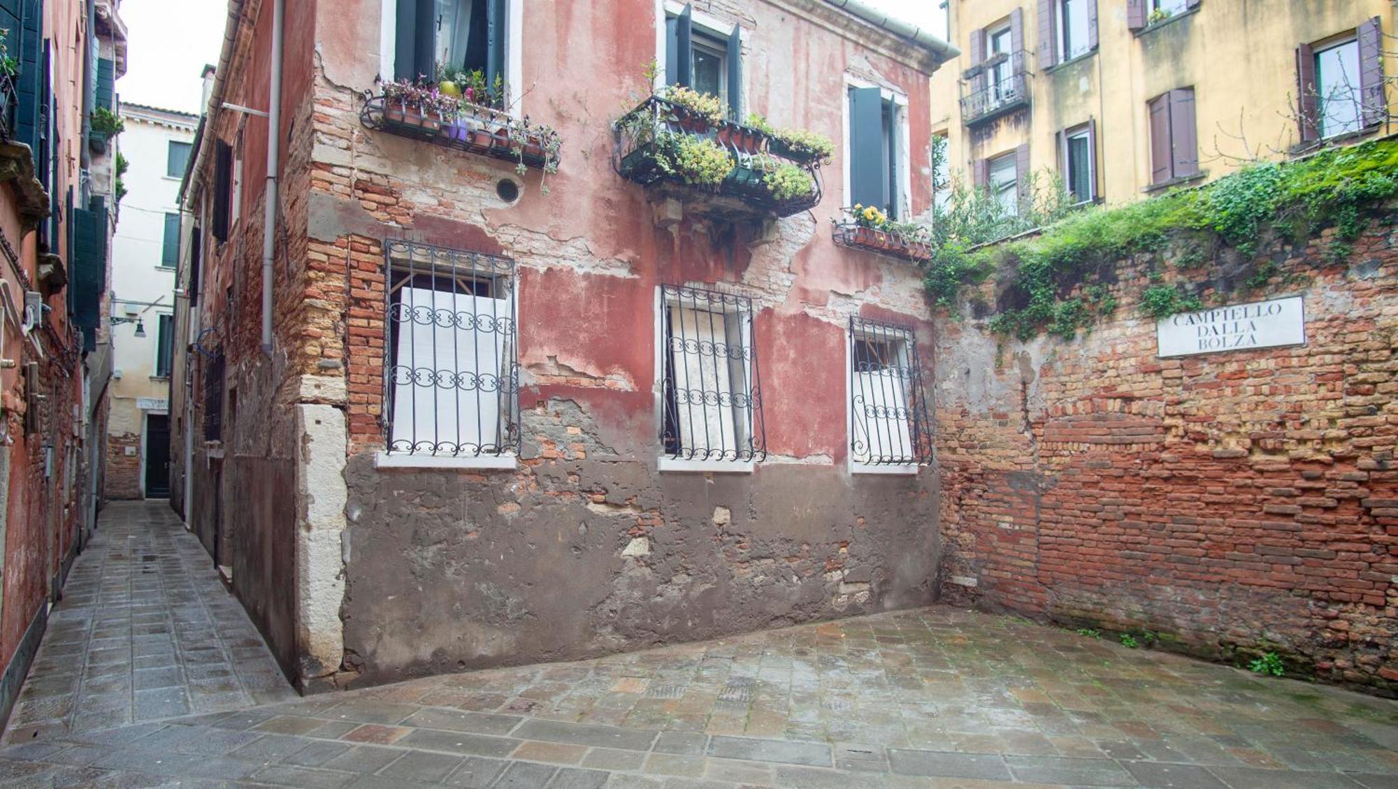 Apartment 1851