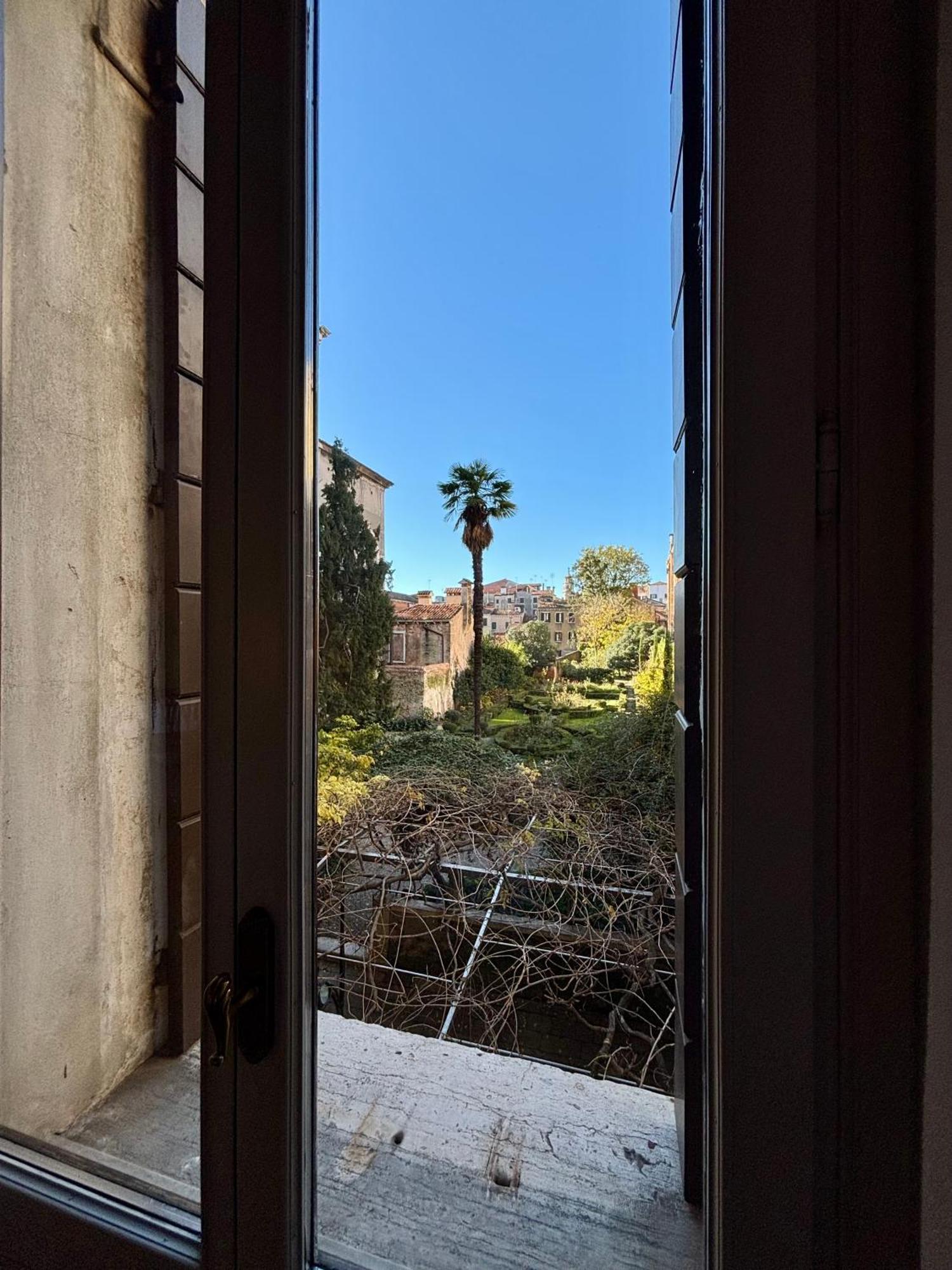 Il Giardino Segreto Di Monty Don Sul Canal Grande Apartment Venice