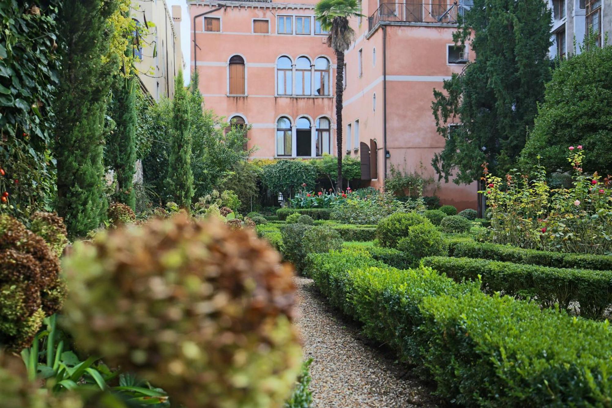 Il Giardino Segreto Di Monty Don Sul Canal Grande * Venice