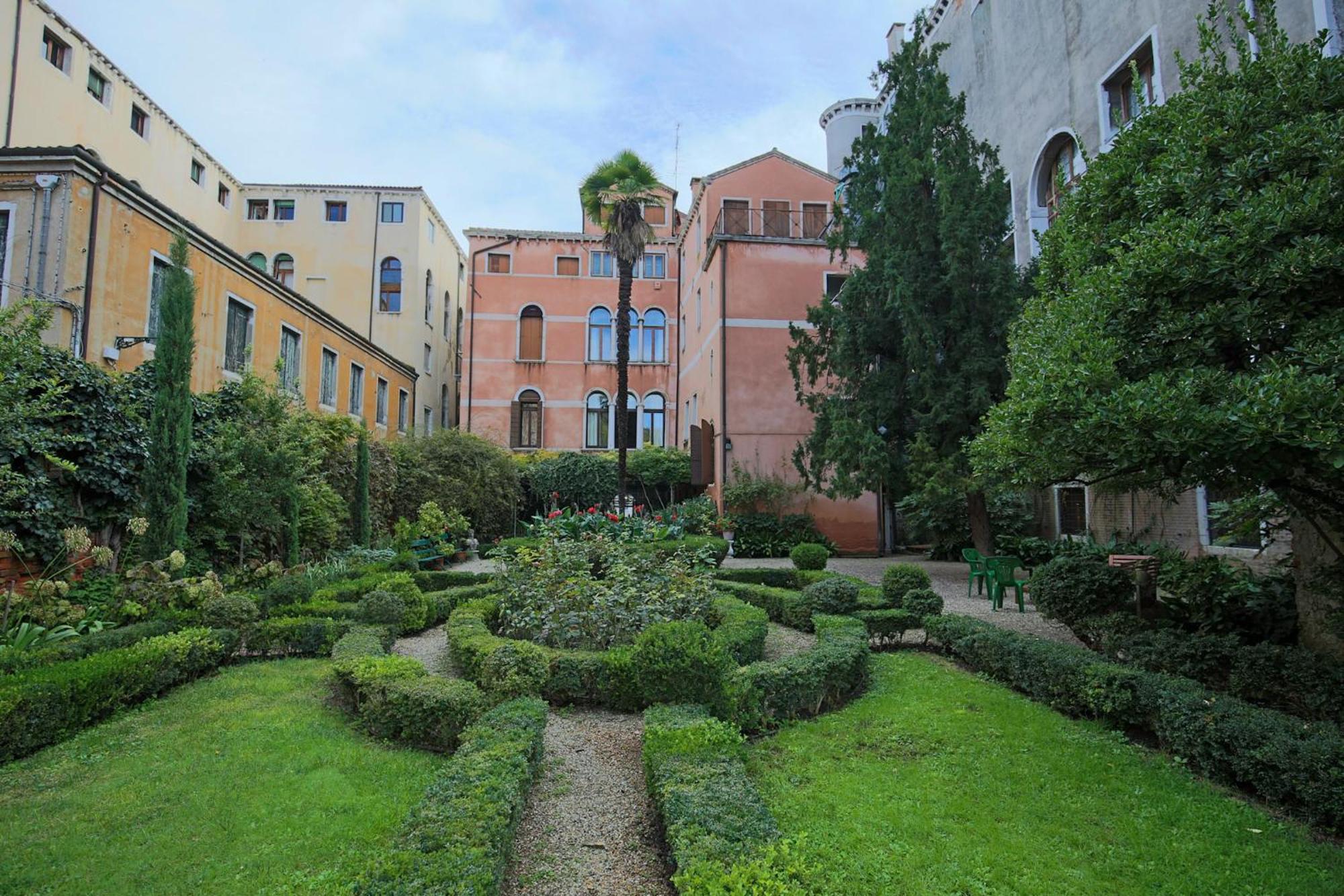 Il Giardino Segreto Di Monty Don Sul Canal Grande