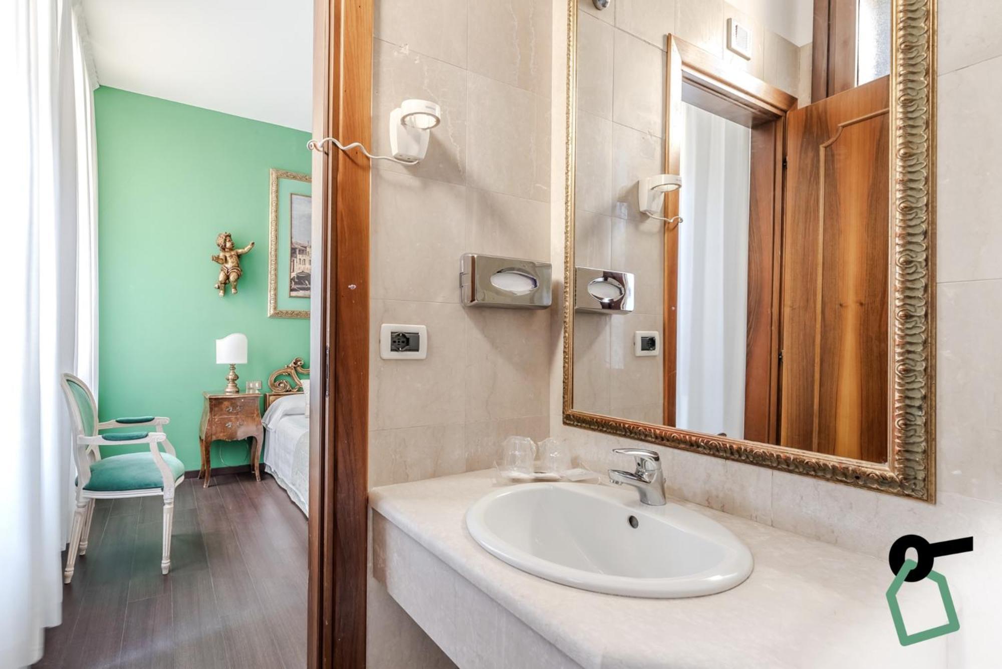 Hotiday Collection - Santa Lucia Hotel 4*