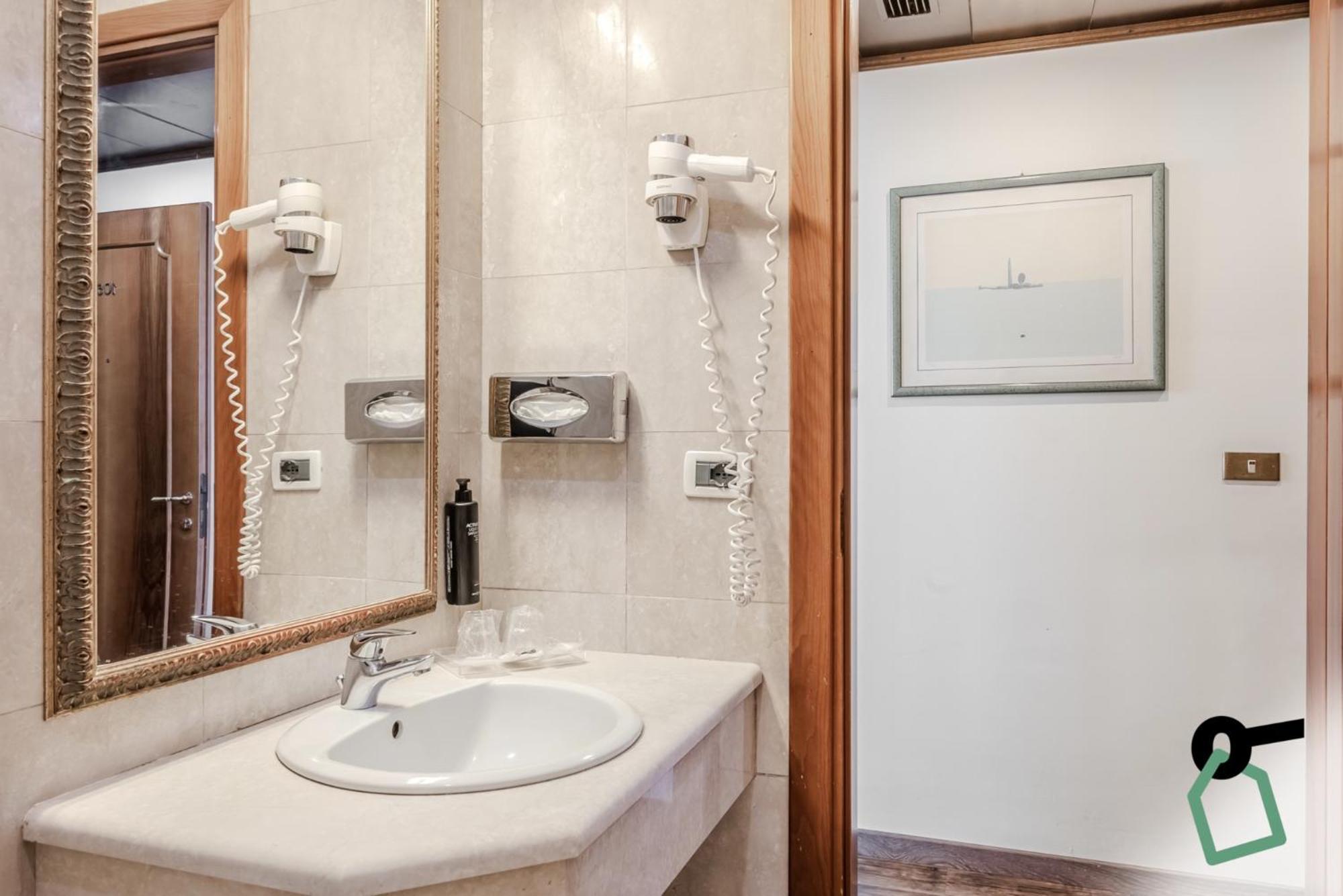 Hotiday Collection - Santa Lucia Hotel Veneza