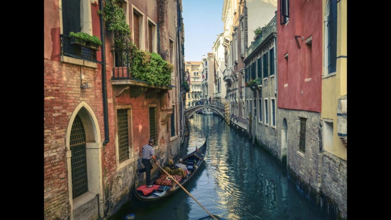 Bed & Breakfast Al Teatro With Canal View *