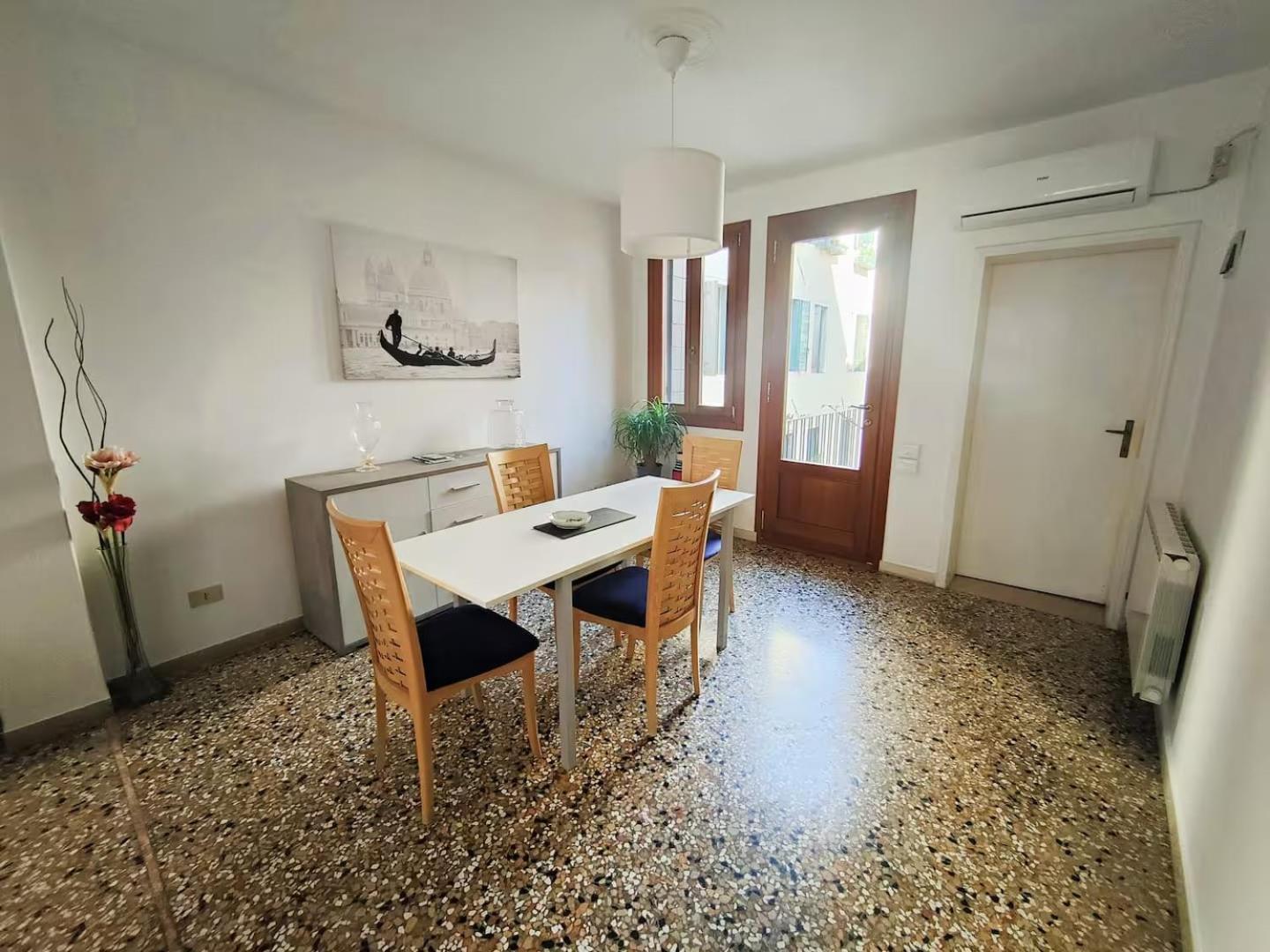 Dimora 5318 Apartment *