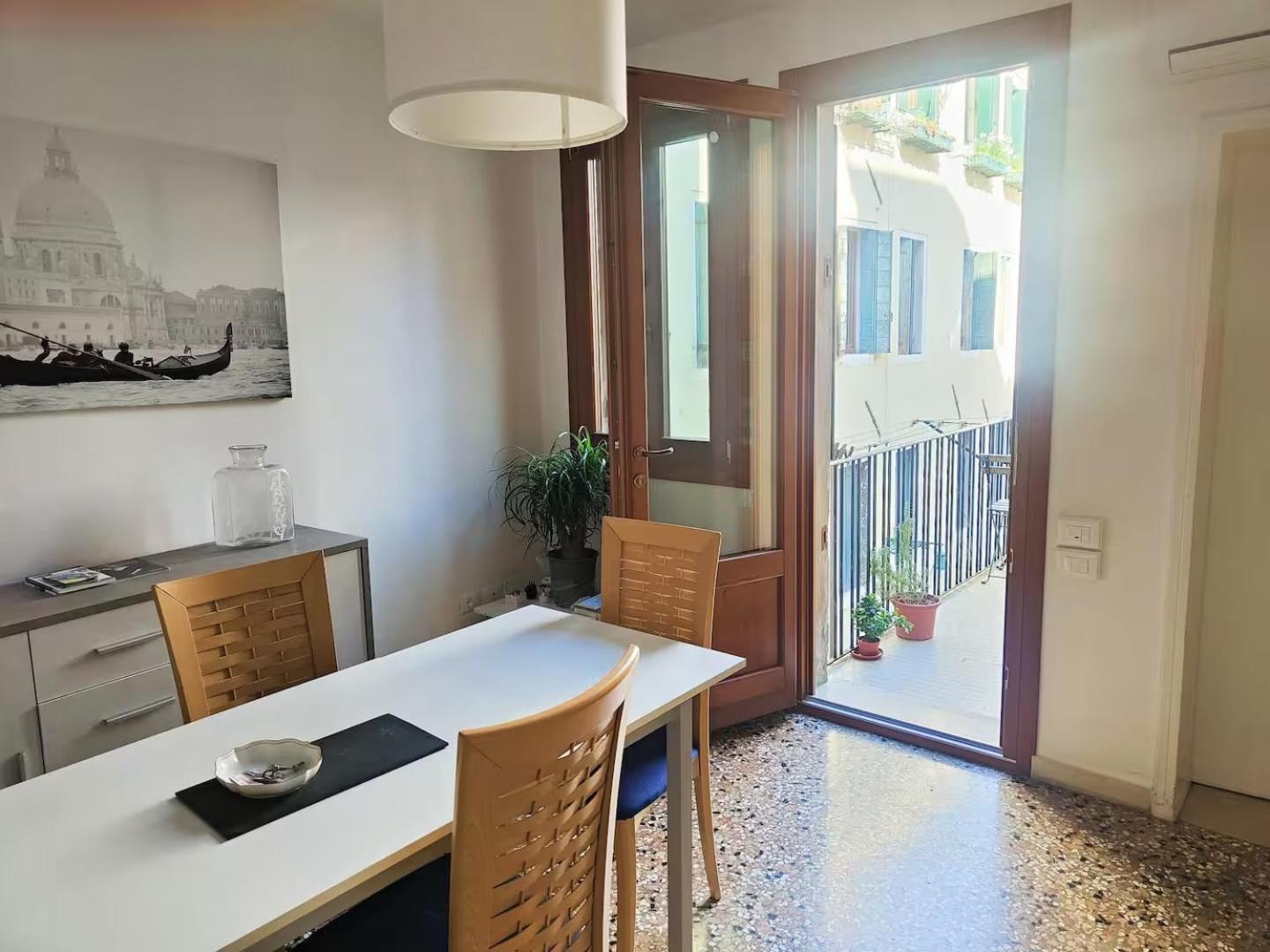 Dimora 5318 Apartment