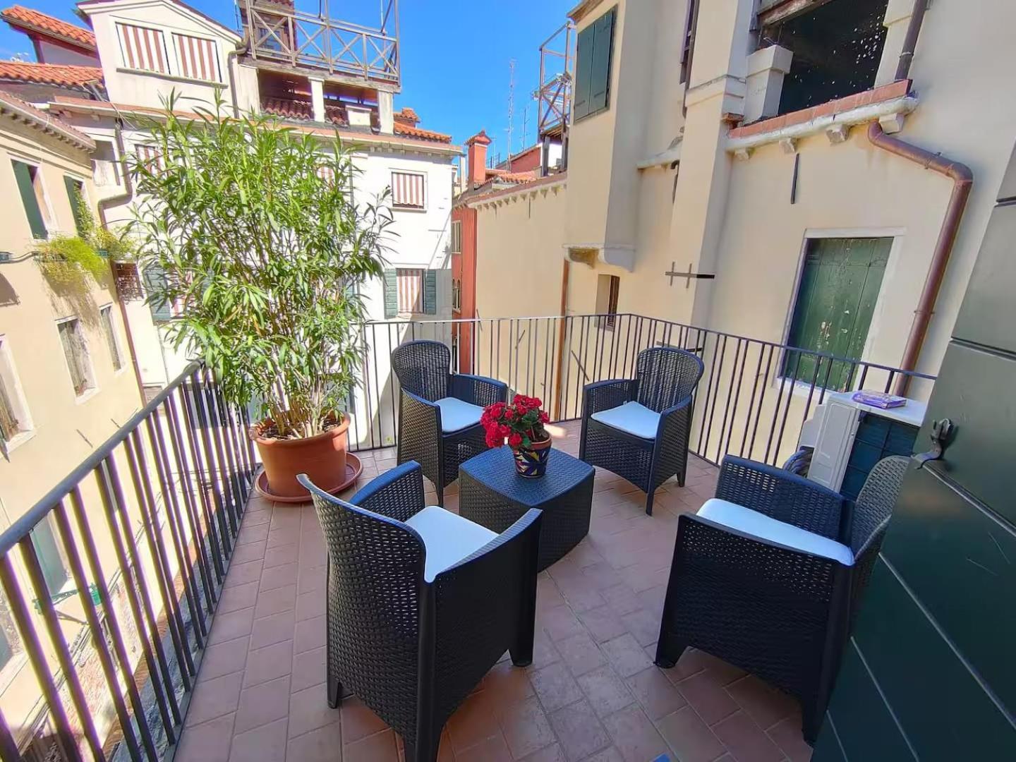 Dimora 5318 Apartment *