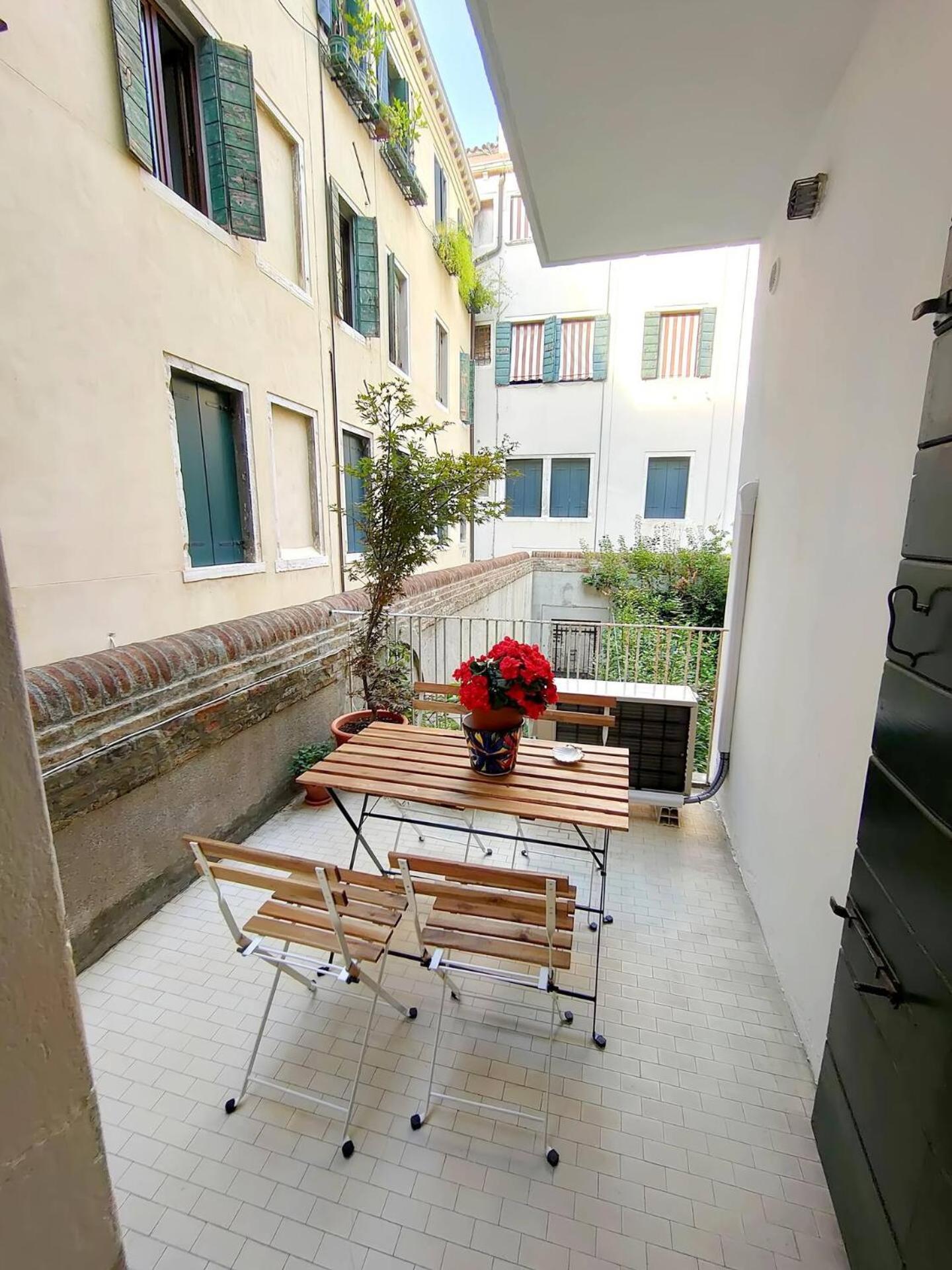 Dimora 5318 Apartment *