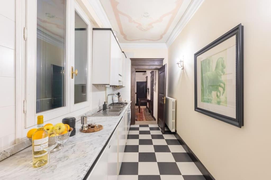 Canal View Luxury Heritage Retreat 2 Bedroom Apartment