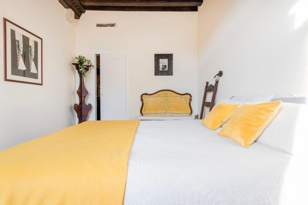 Canal View Luxury Heritage Retreat 2 Bedroom * Venice