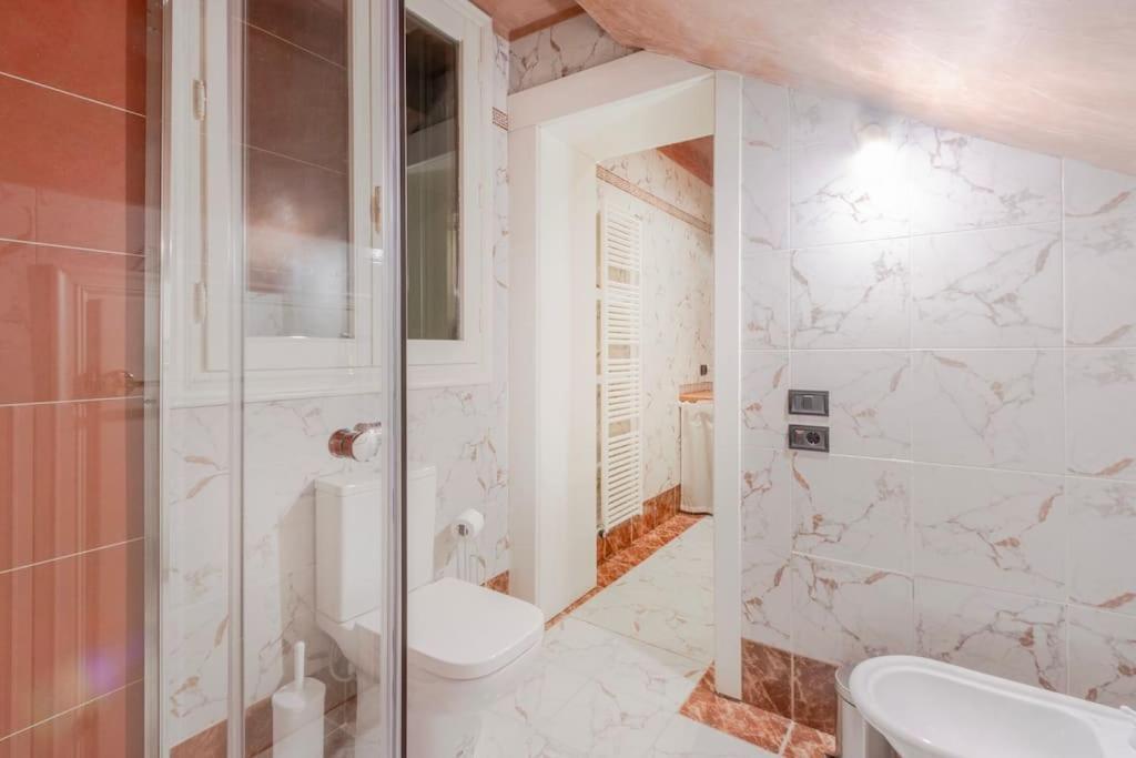 Canal View Luxury Heritage Retreat 2 Bedroom Venice