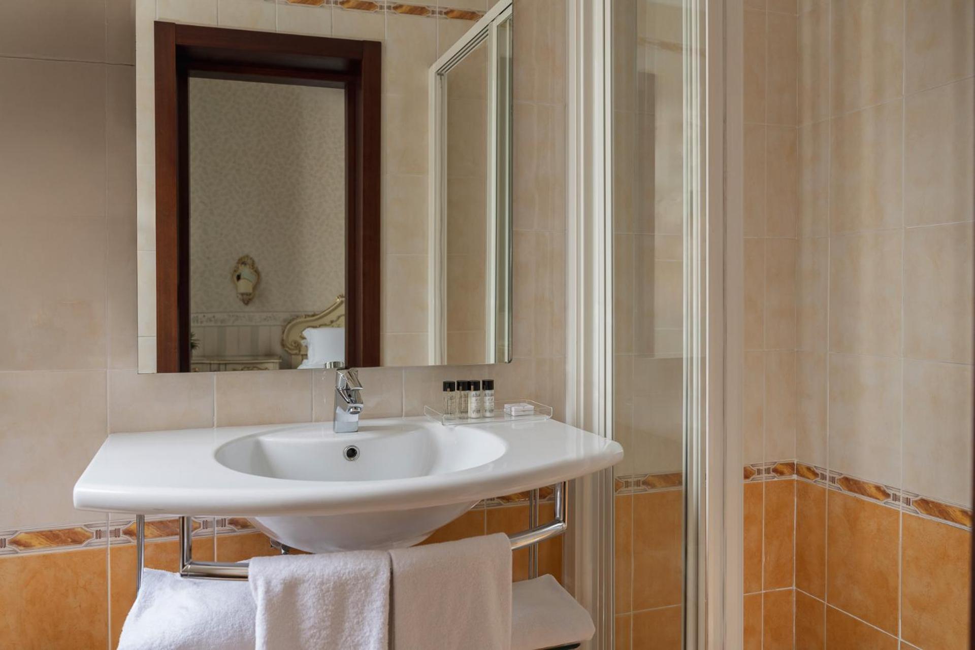 Montecarlo Hotel 3*
