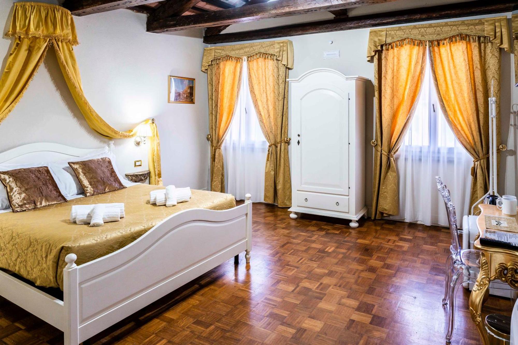 Palazzo Titti Rialto * Venice