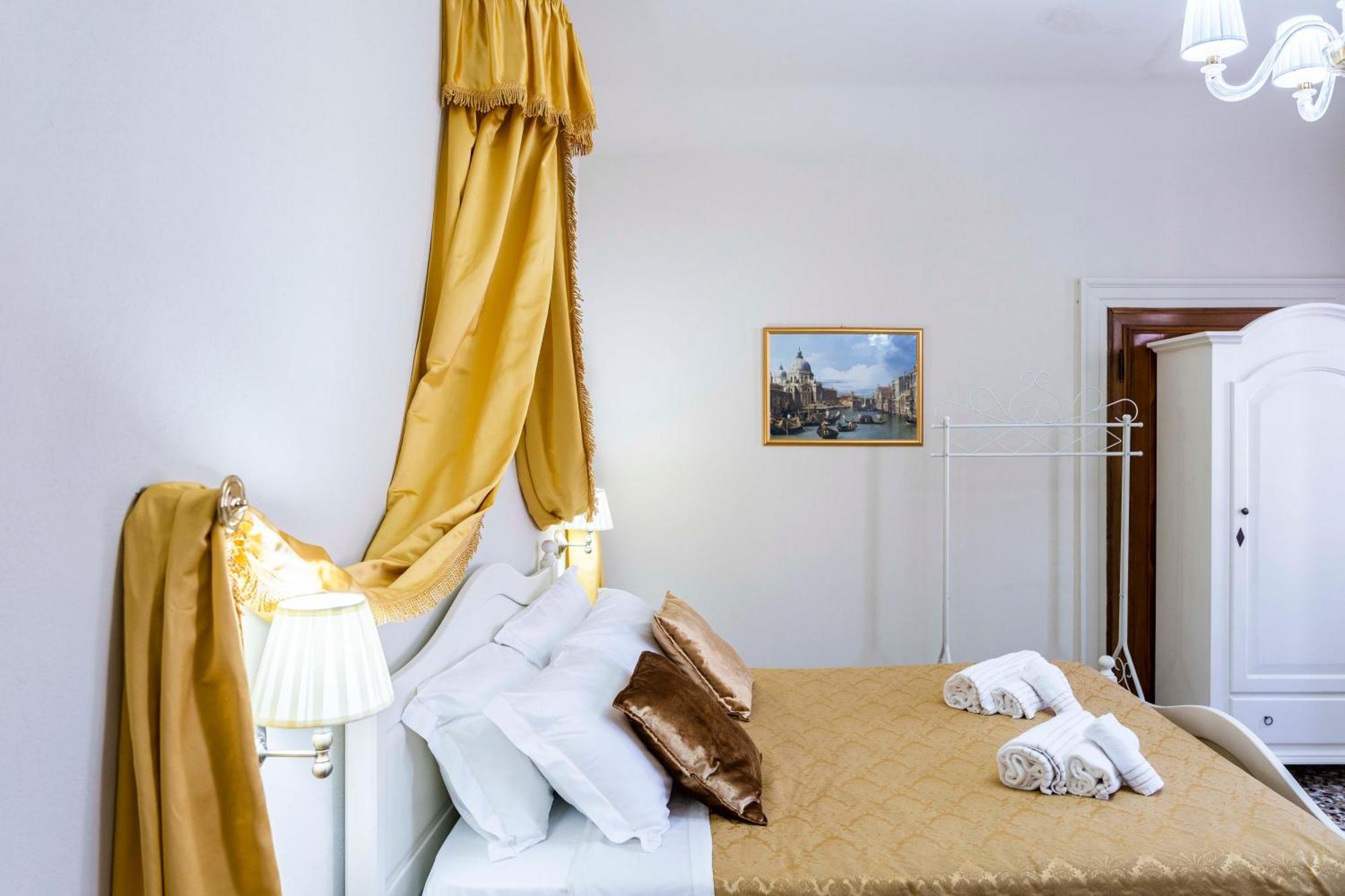 Palazzo Titti Rialto Guest house Venice
