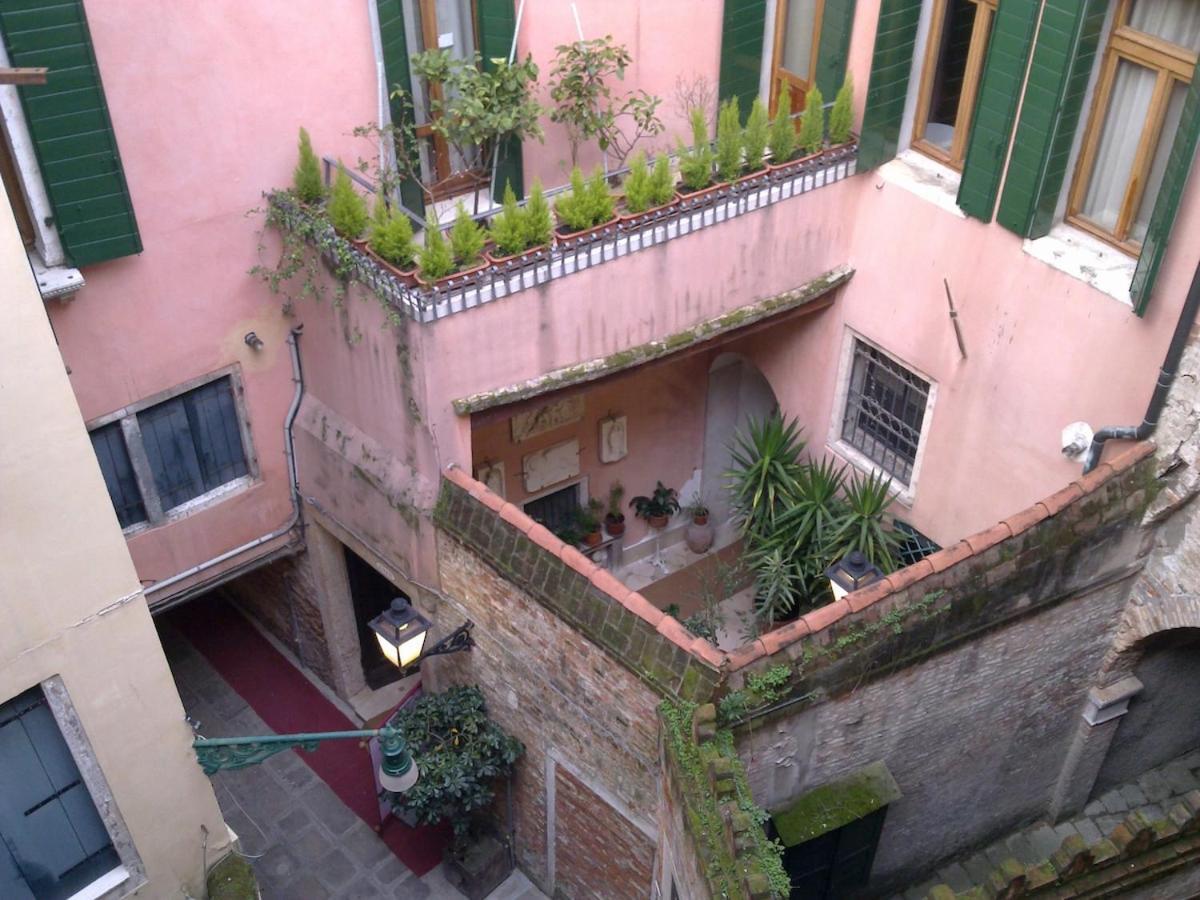 Live As A Real Venetian Apartment *