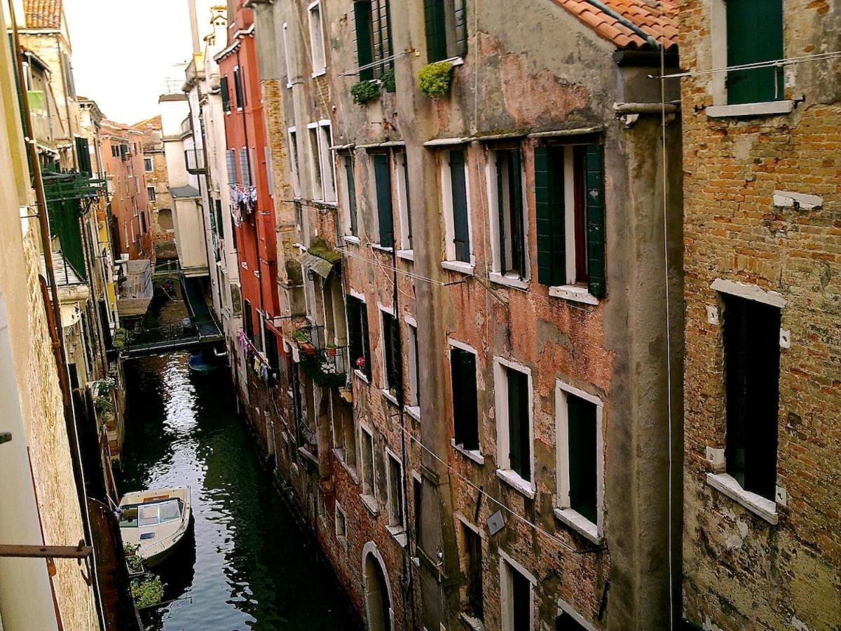 Live As A Real Venetian Apartment *