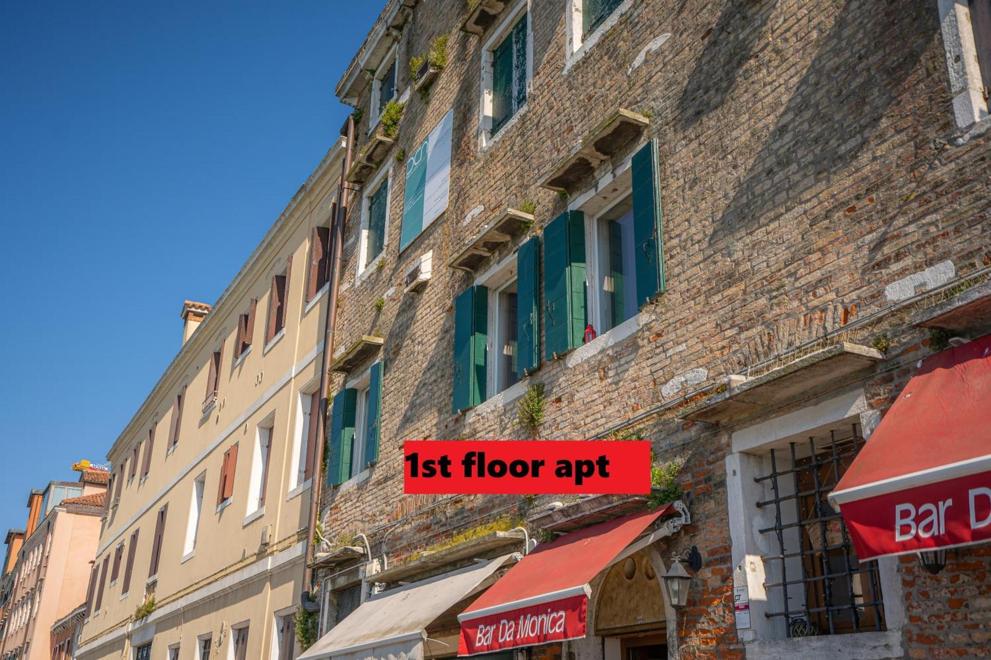 3 Windows On St Mark - Waterfront Apartment Venice