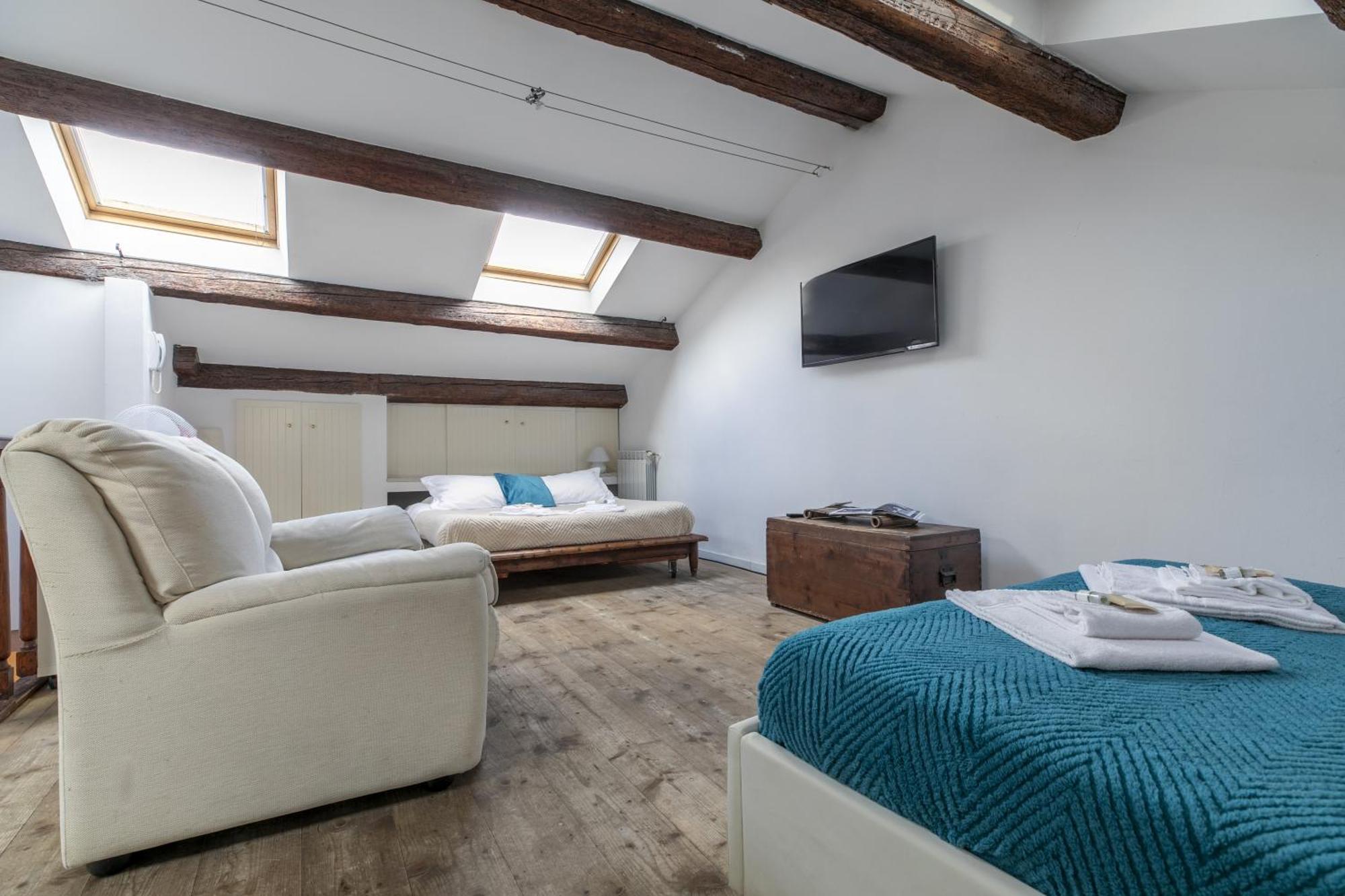 Lovely Attic For 4 Person With Wifi - A/c Apartment *