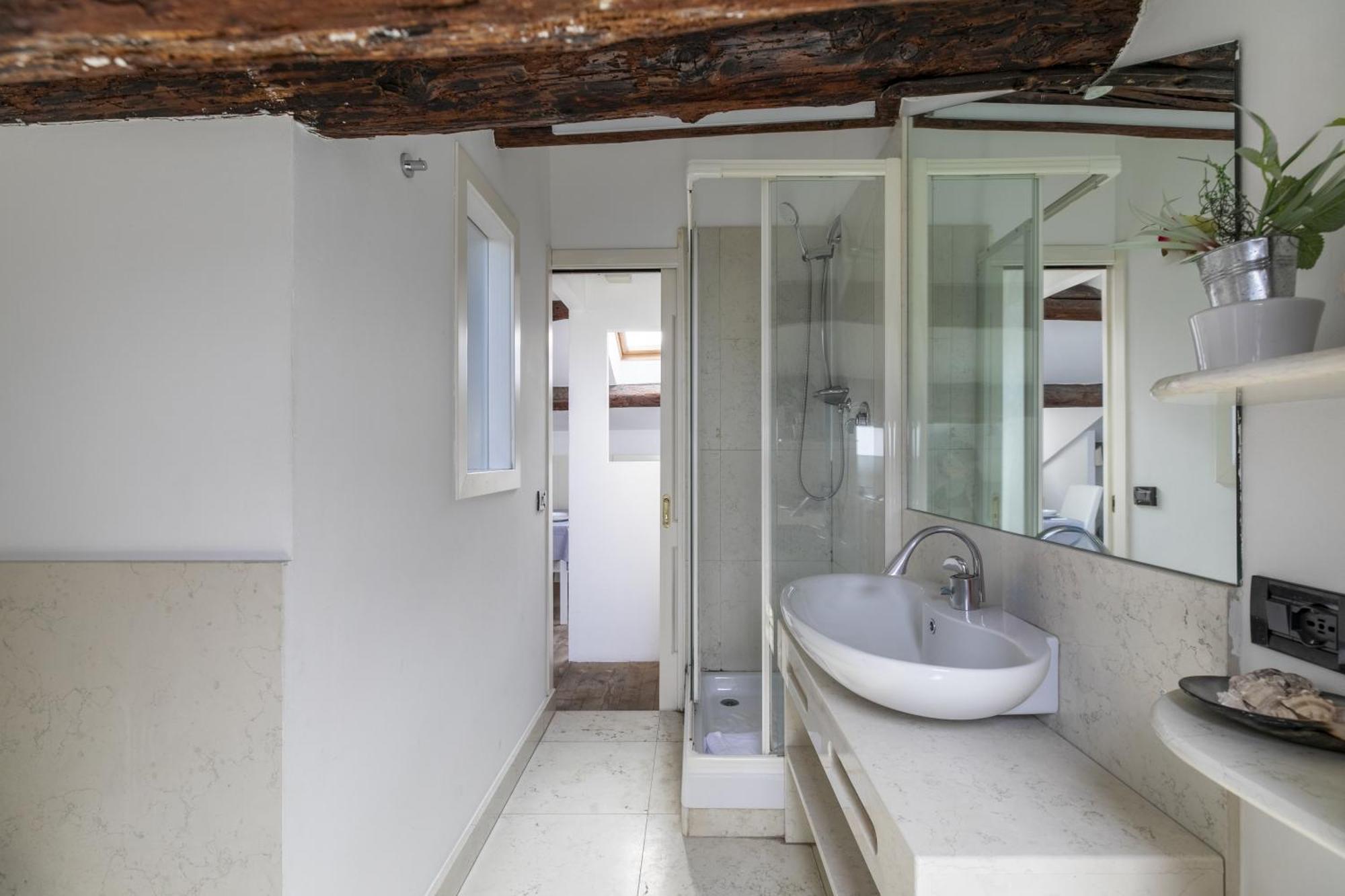 Lovely Attic For 4 Person With Wifi - A/c Apartment *