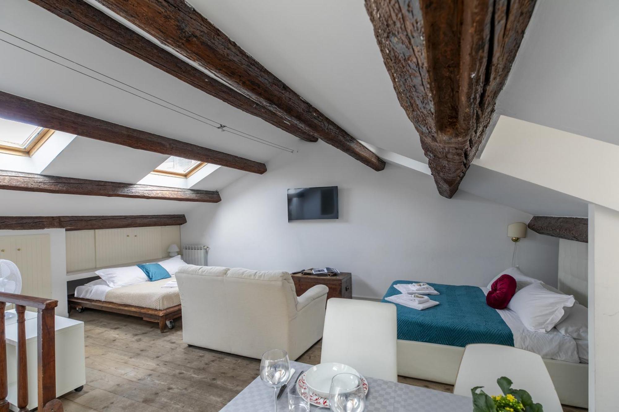 Lovely Attic For 4 Person With Wifi - A/c *