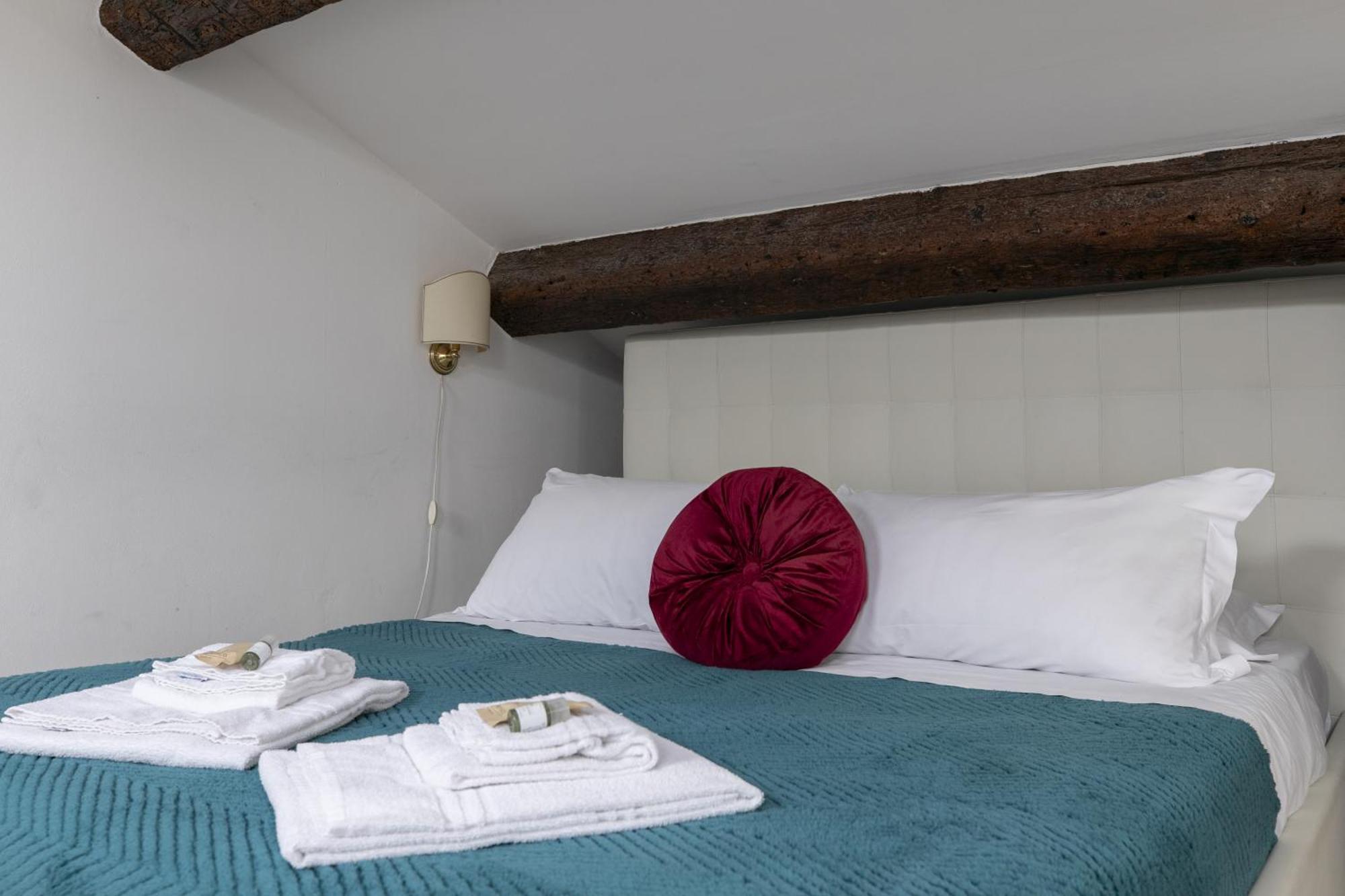 Lovely Attic For 4 Person With Wifi - A/c