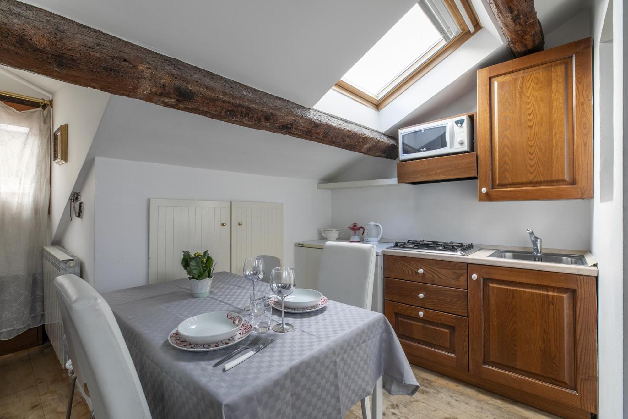 Apartment Lovely Attic For 4 Person With Wifi - A/c