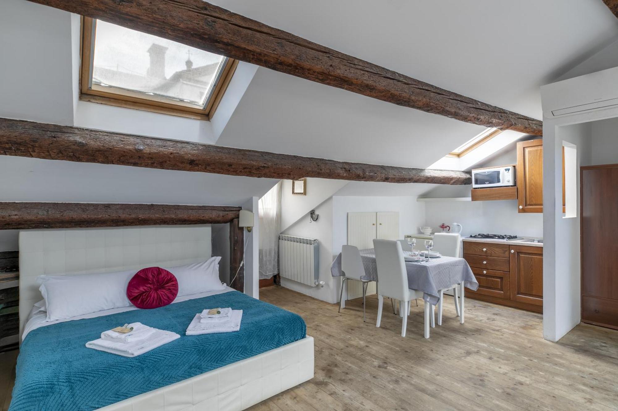 Apartment Lovely Attic For 4 Person With Wifi - A/c *