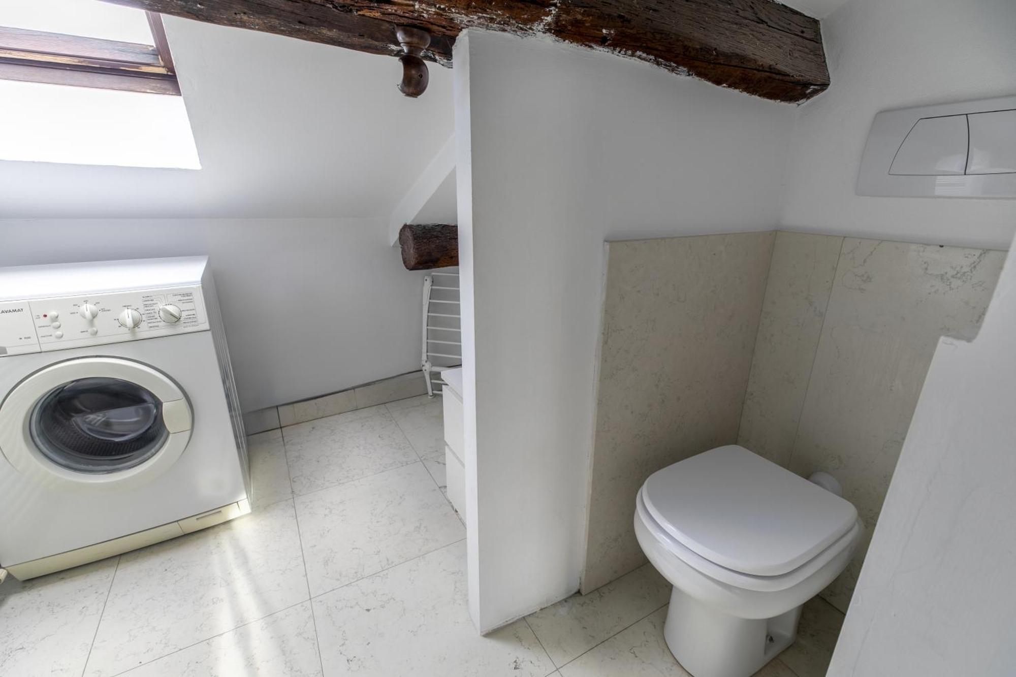 Apartment Lovely Attic For 4 Person With Wifi - A/c