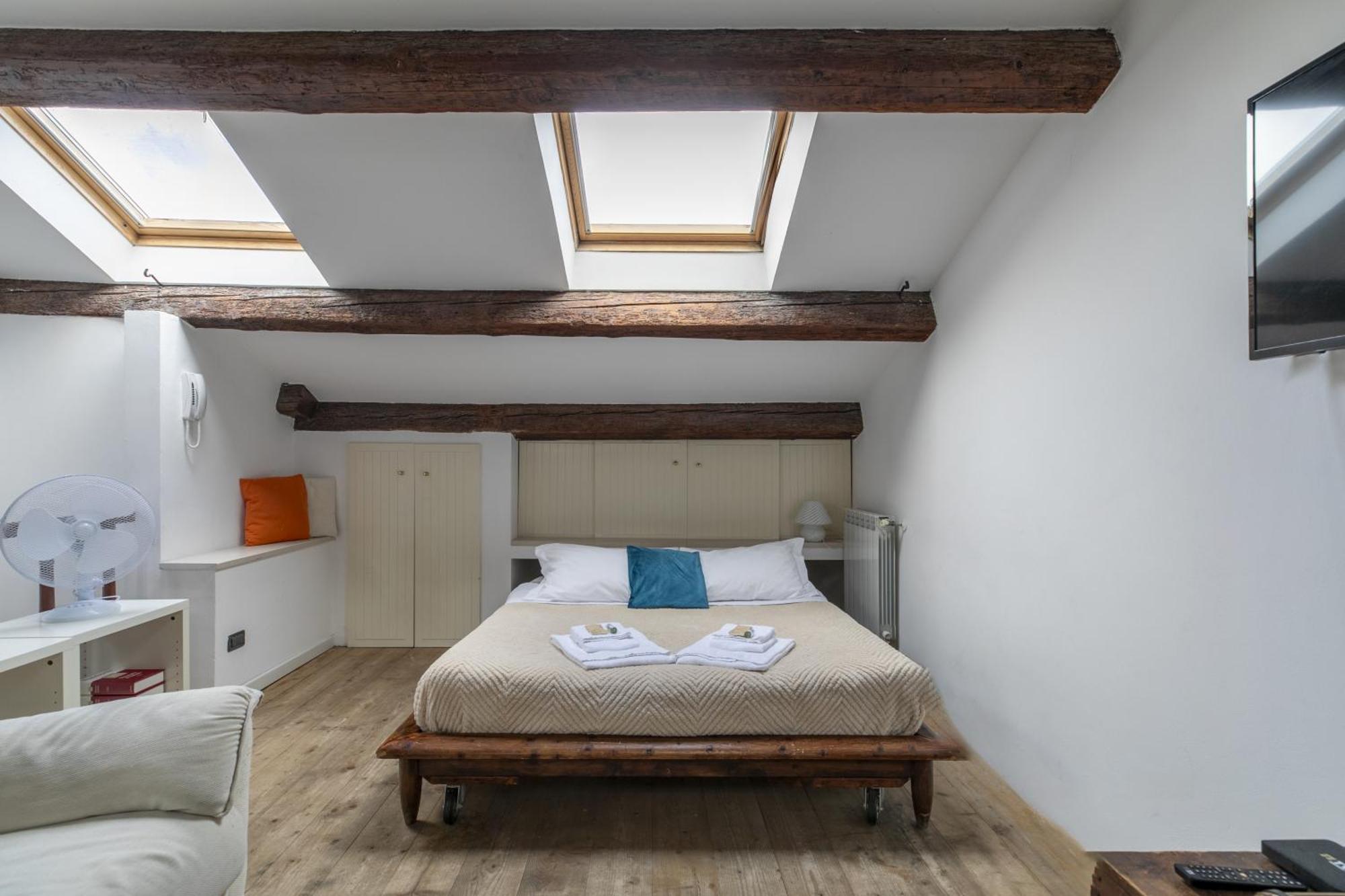 Lovely Attic For 4 Person With Wifi - A/c Apartment *