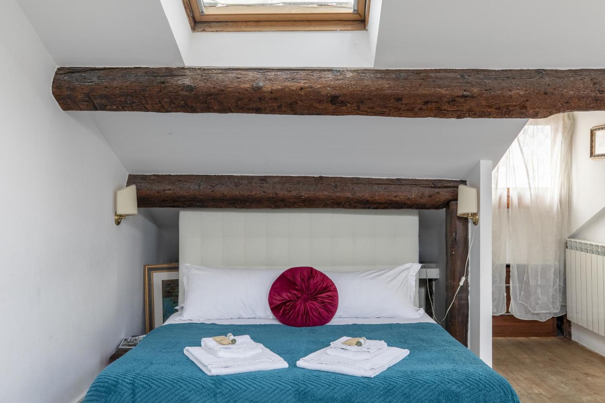 Apartment Lovely Attic For 4 Person With Wifi - A/c *