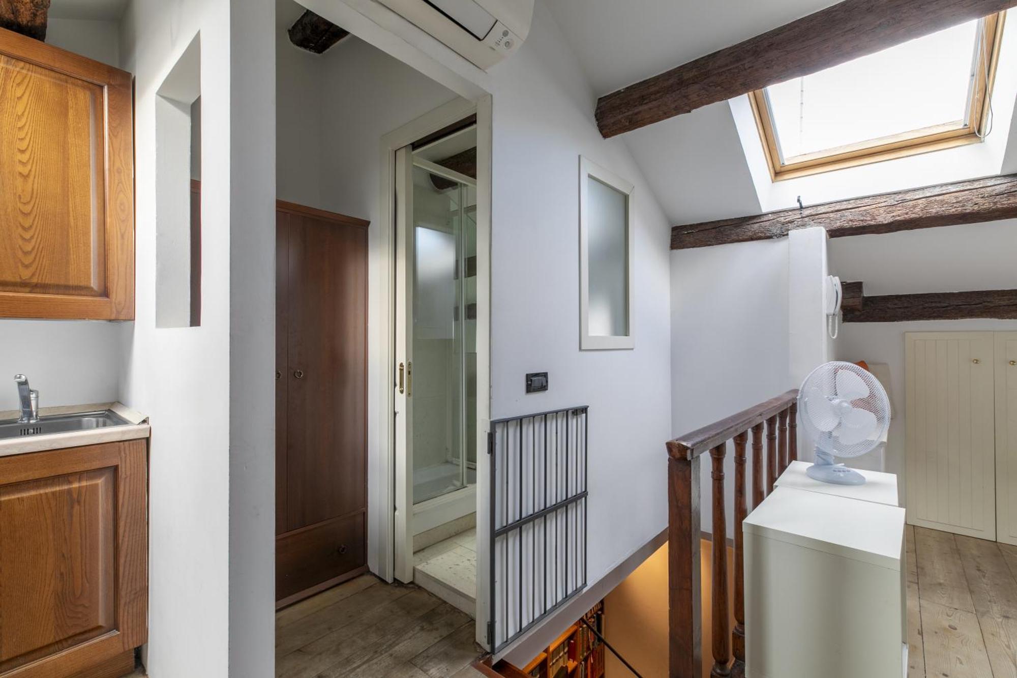 Lovely Attic For 4 Person With Wifi - A/c Apartment