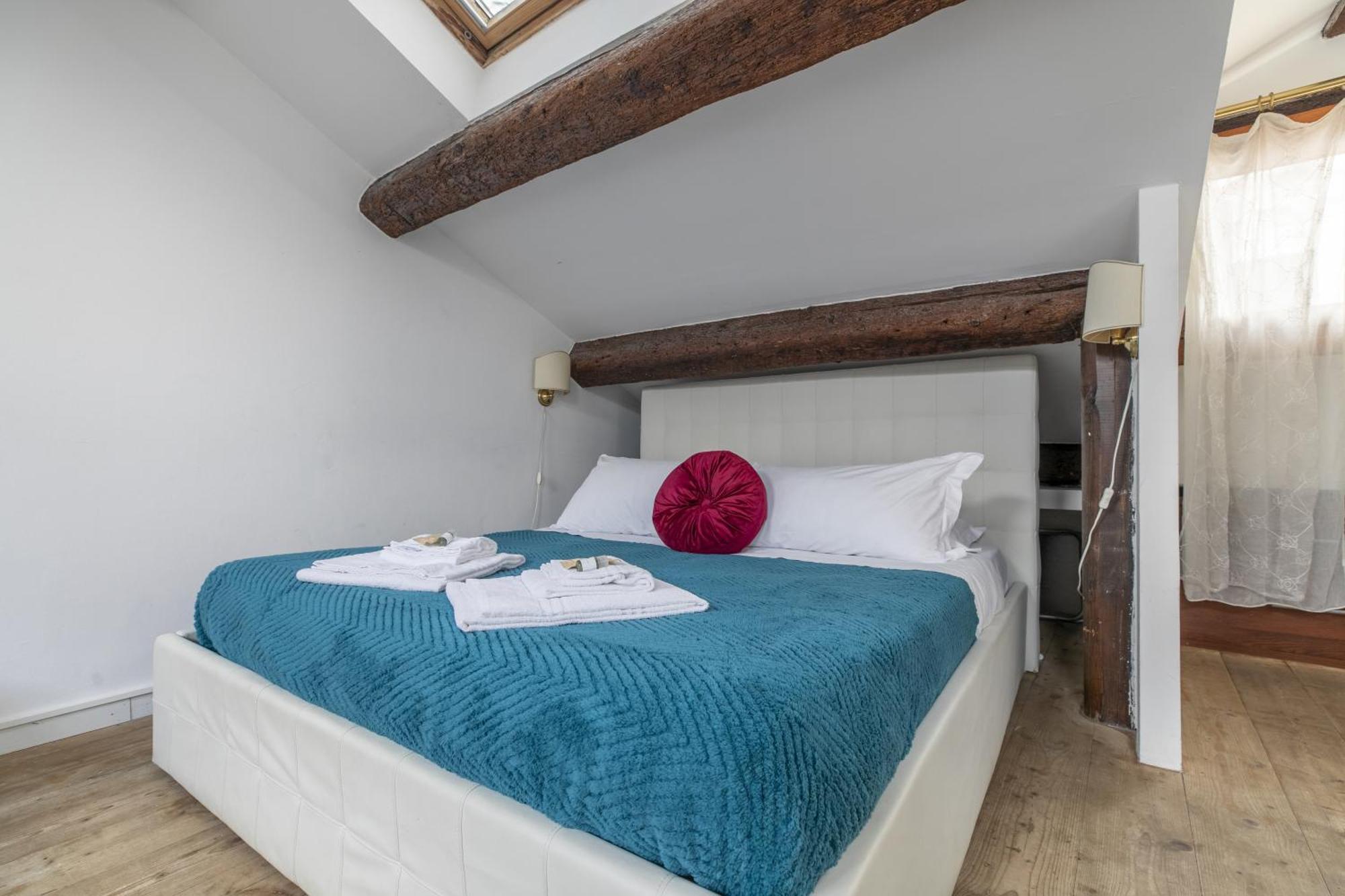 Apartment Lovely Attic For 4 Person With Wifi - A/c