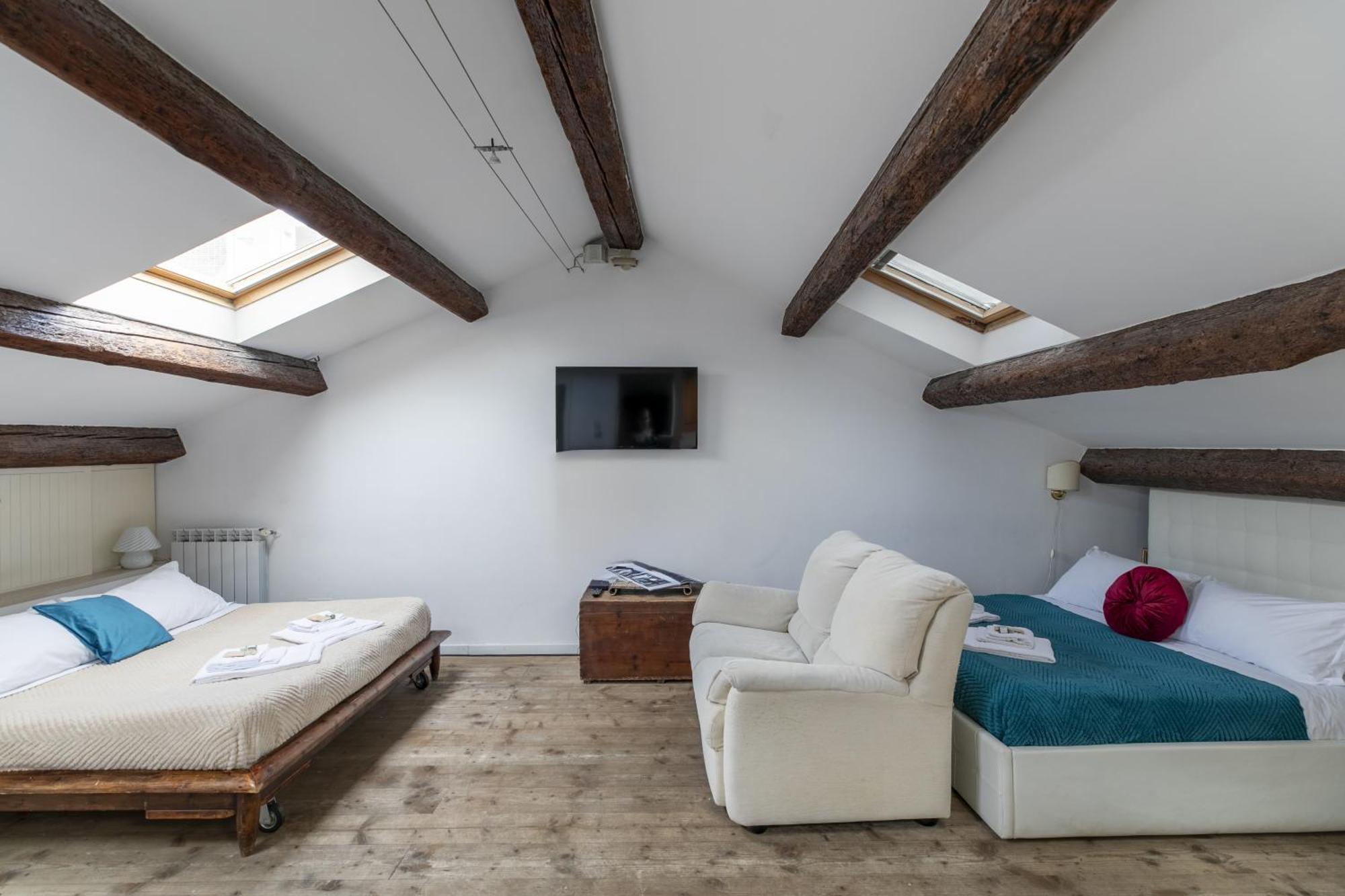 Lovely Attic For 4 Person With Wifi - A/c *