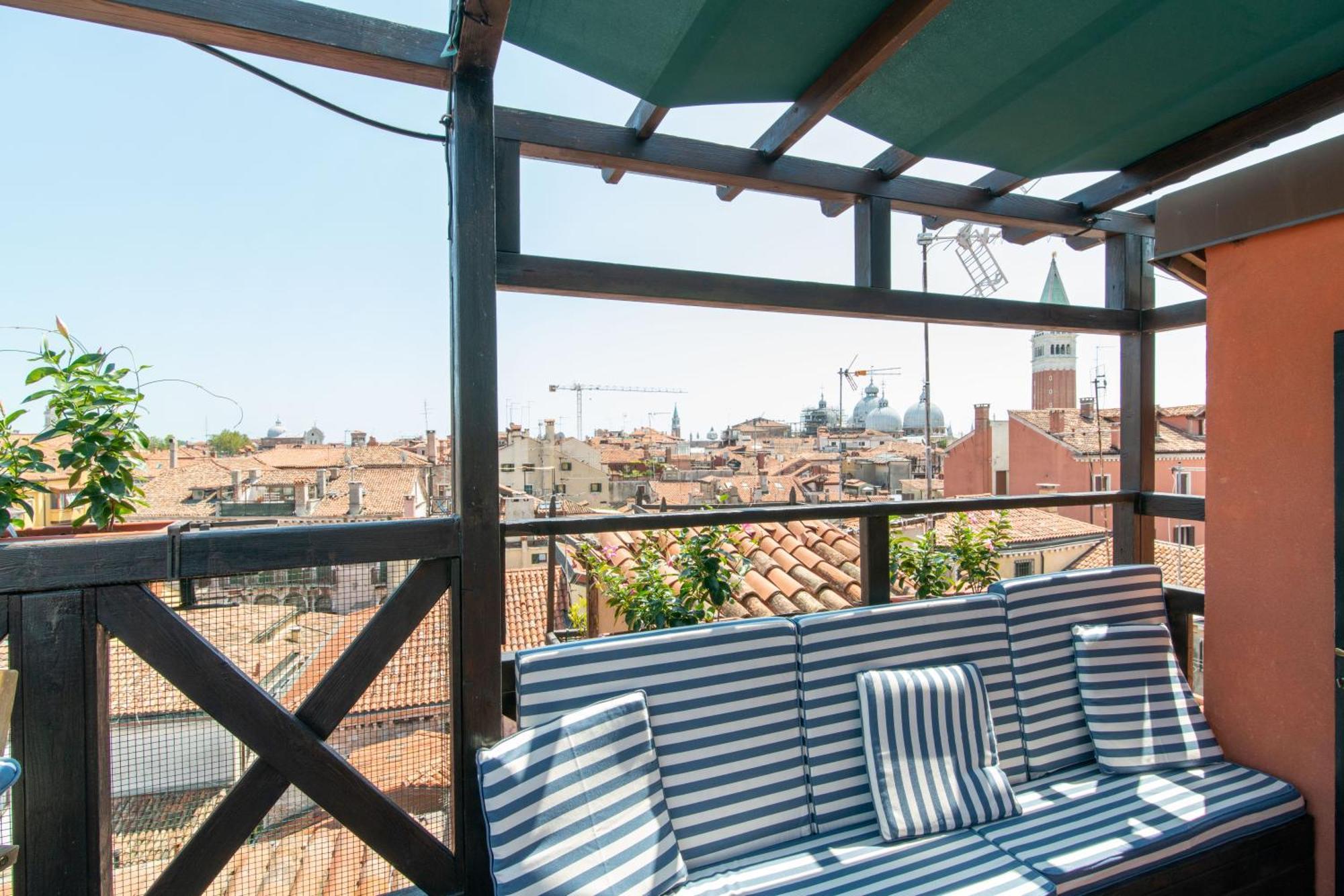 Apartment Penthouse With Rooftop Terrace And 360 Views Of - Venice5th *