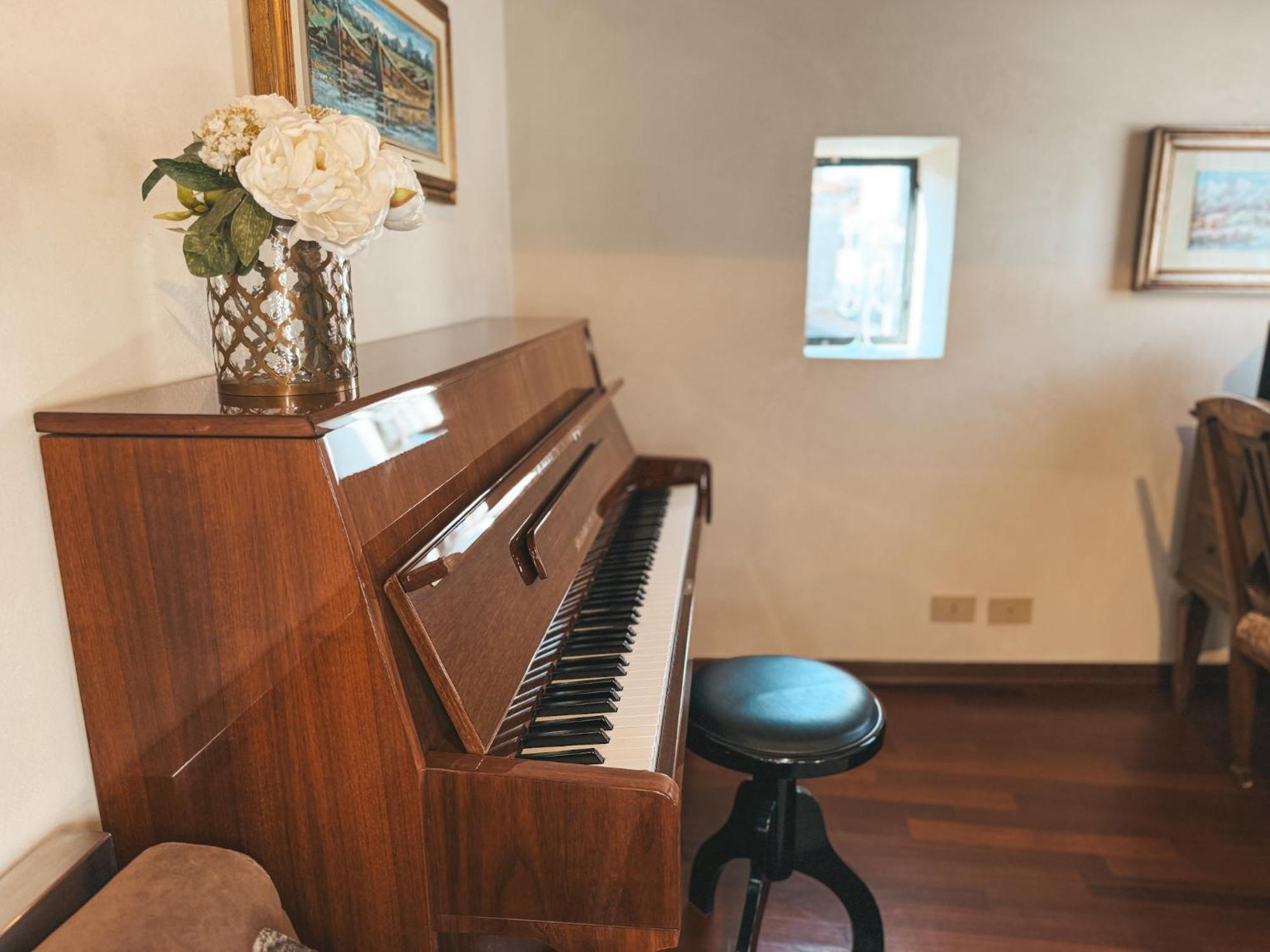 Attic Terrace San Square View Apartment *