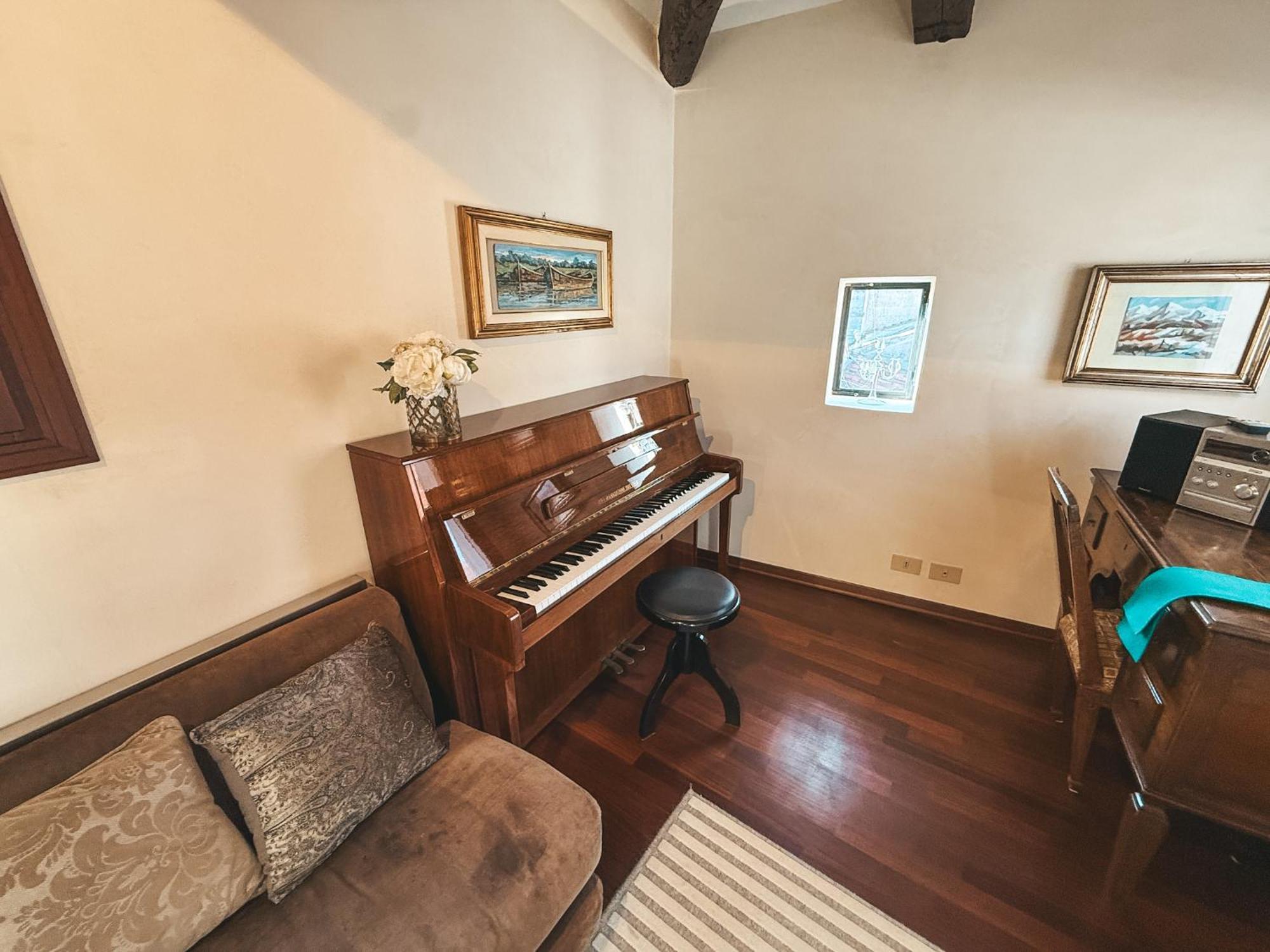 Attic Terrace San Square View *