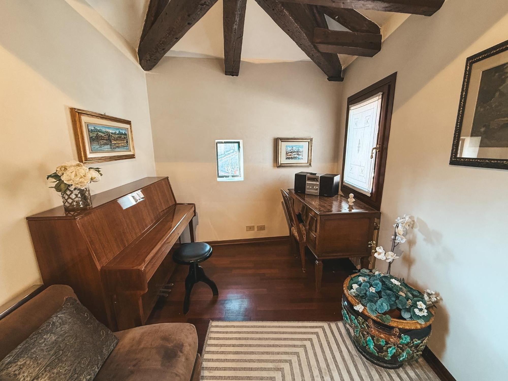 Attic Terrace San Square View Apartment