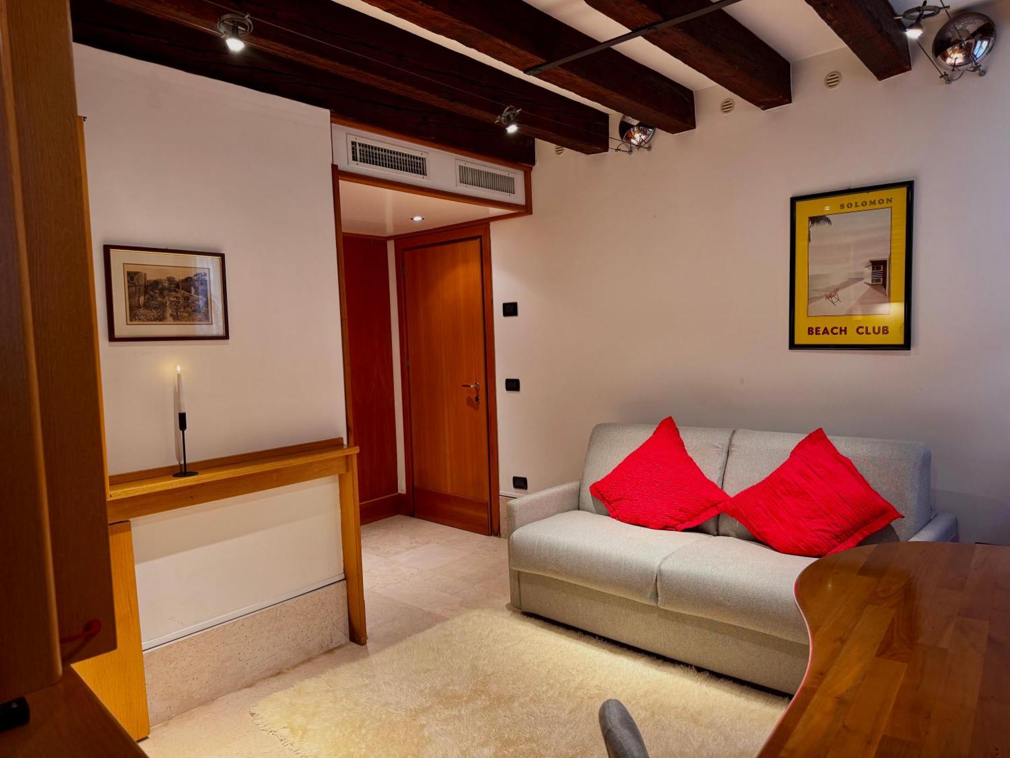 Nama Boutique * Venezia